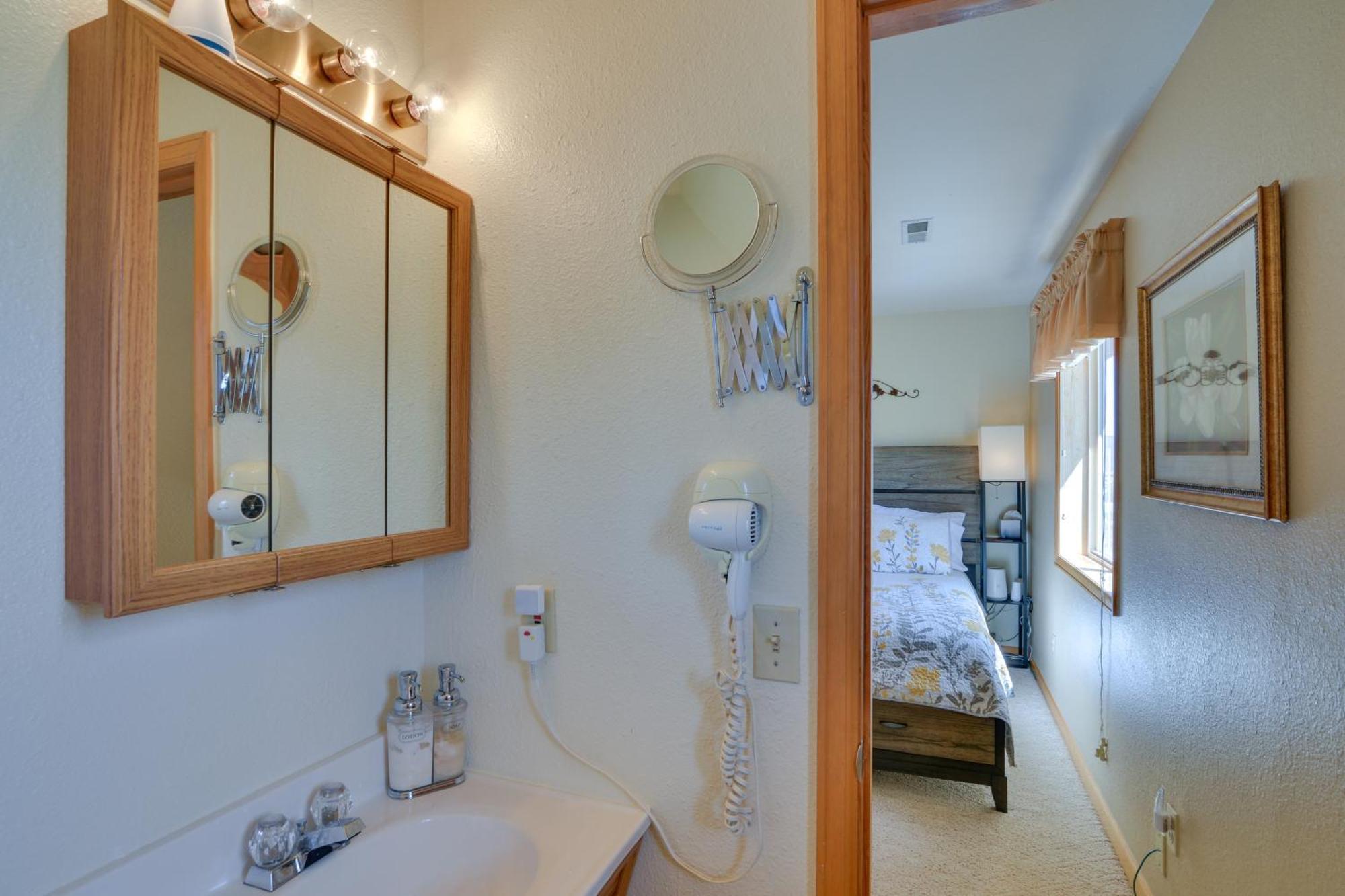 Spacious With Fire Pit Near Skiing!