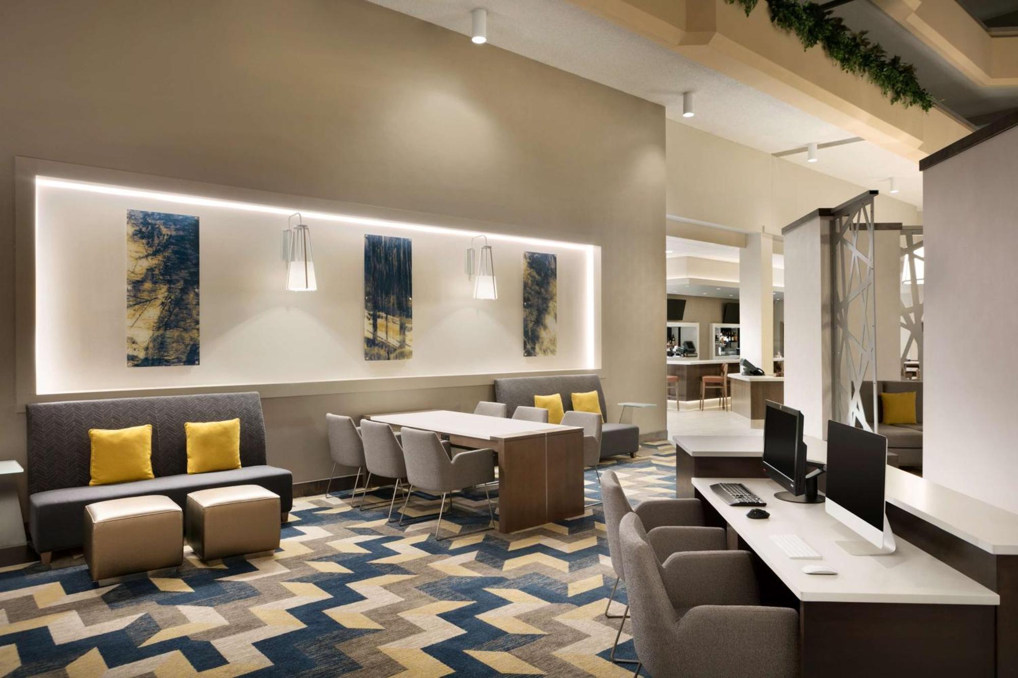 Hilton Collins Hotel 3*