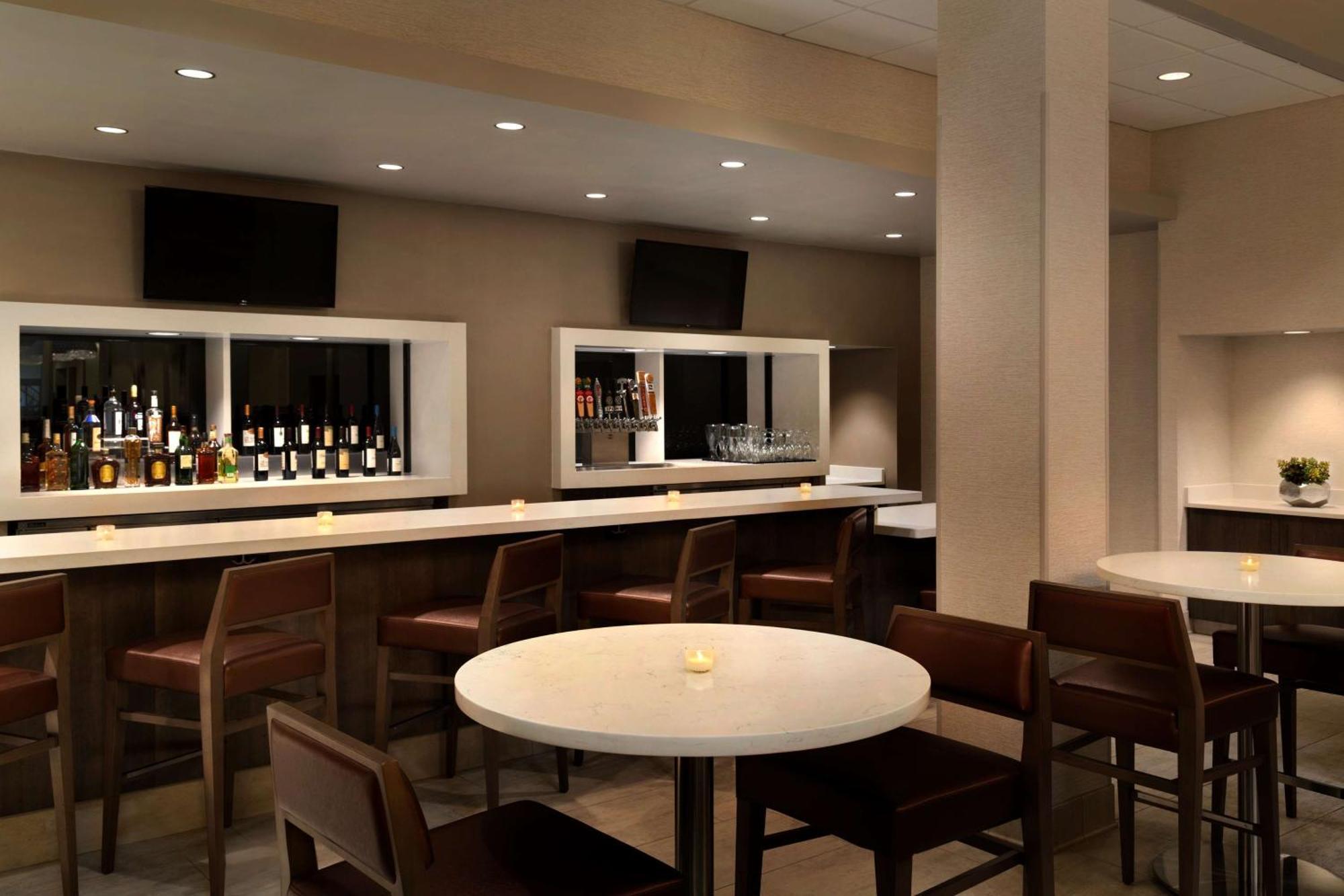 Hotel Hilton Collins 3*