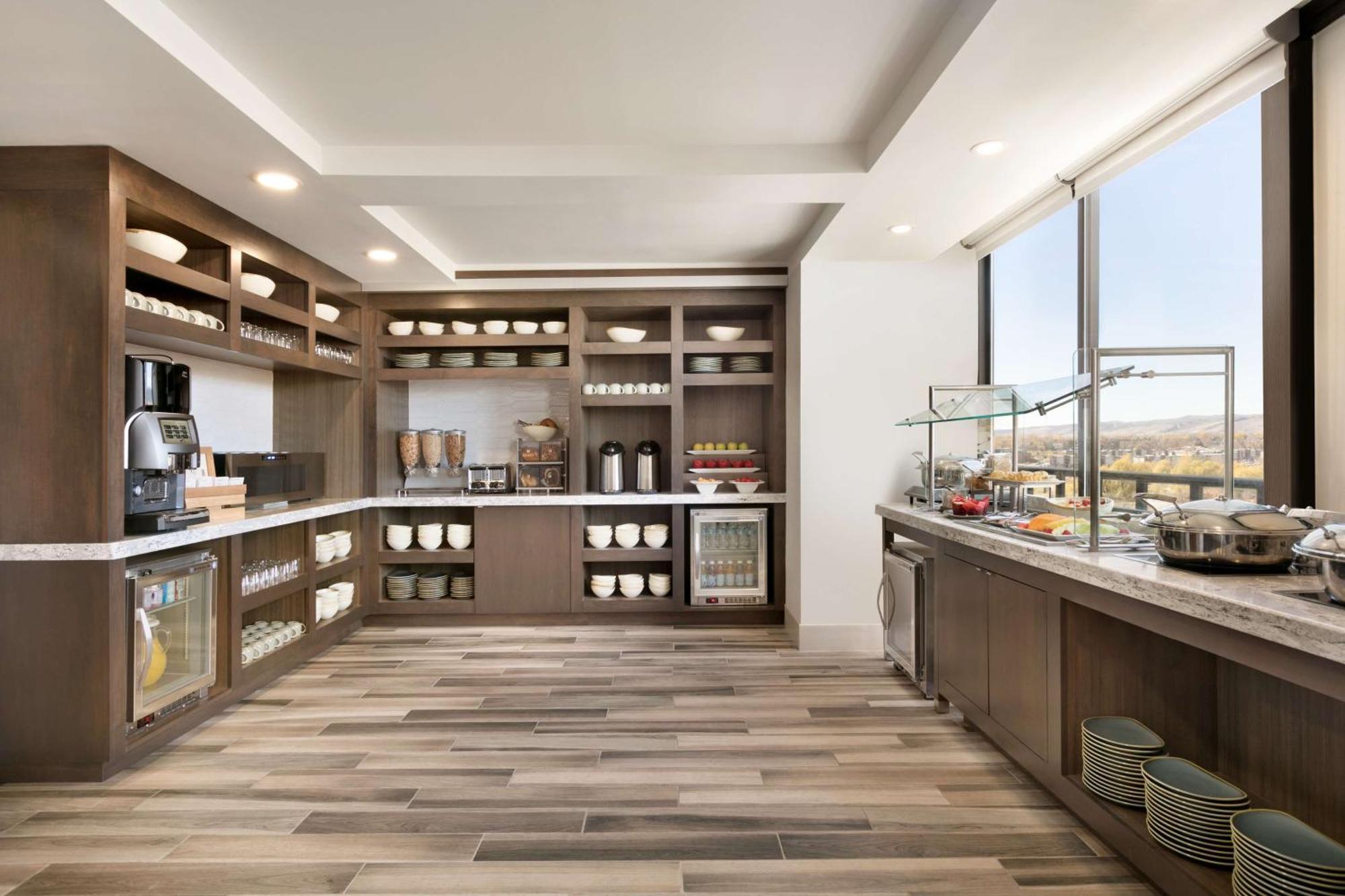 Hotel Hilton Collins 3*