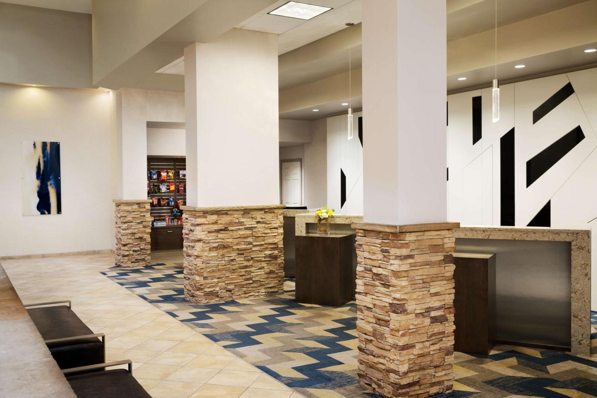 Hilton Collins 3*