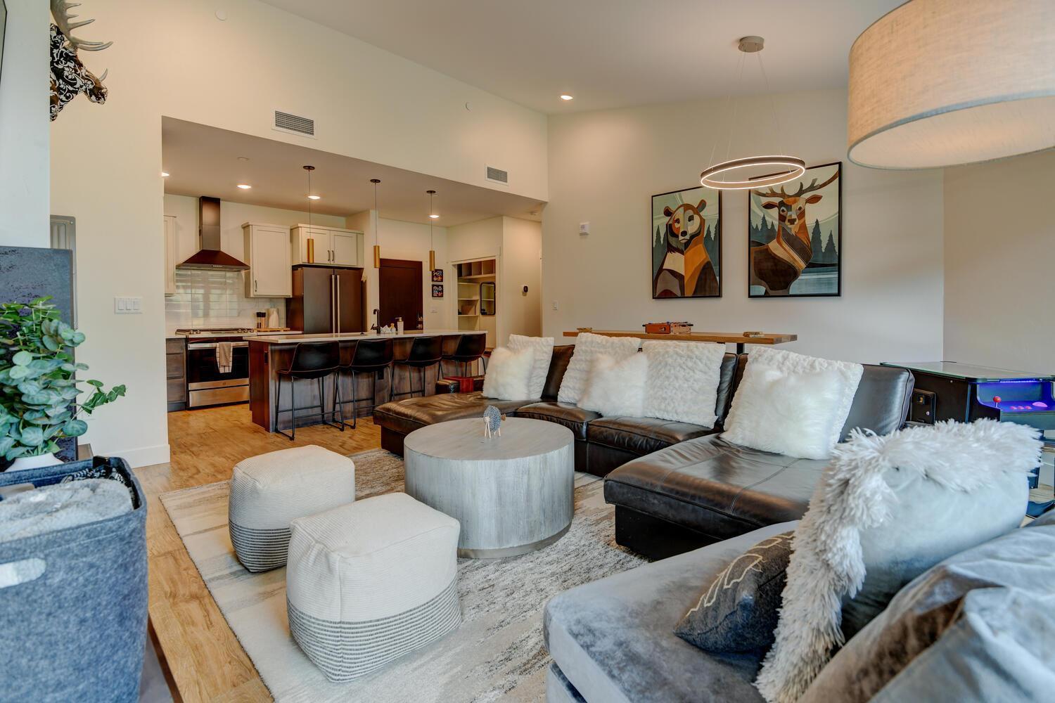 Luxury 1407: Hot Tub, Views & Activity Perks