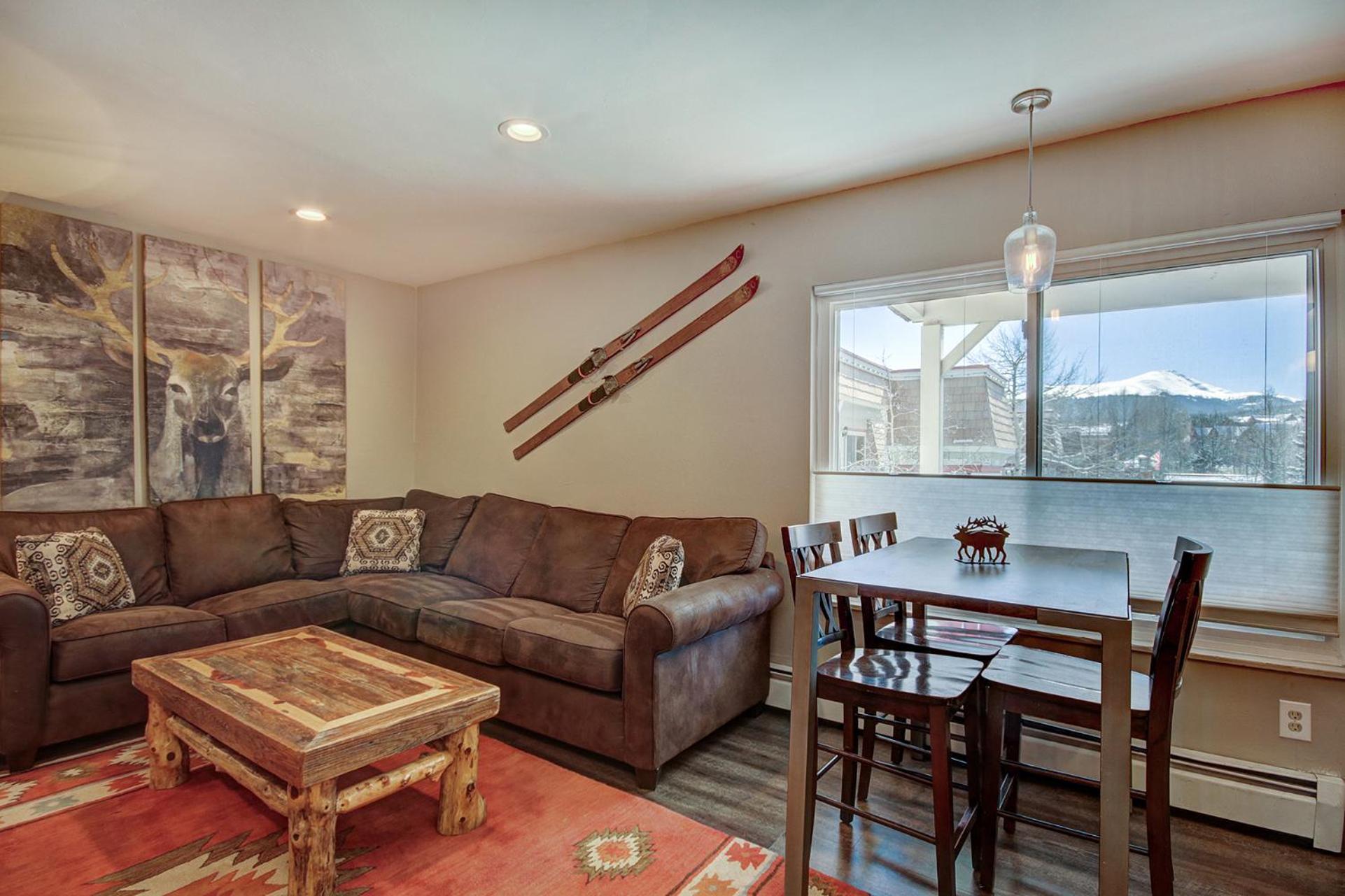 New Listing! Antler's Camp On Main Street, Steps Away From Breck Has To Offer! Holiday home Breckenridge