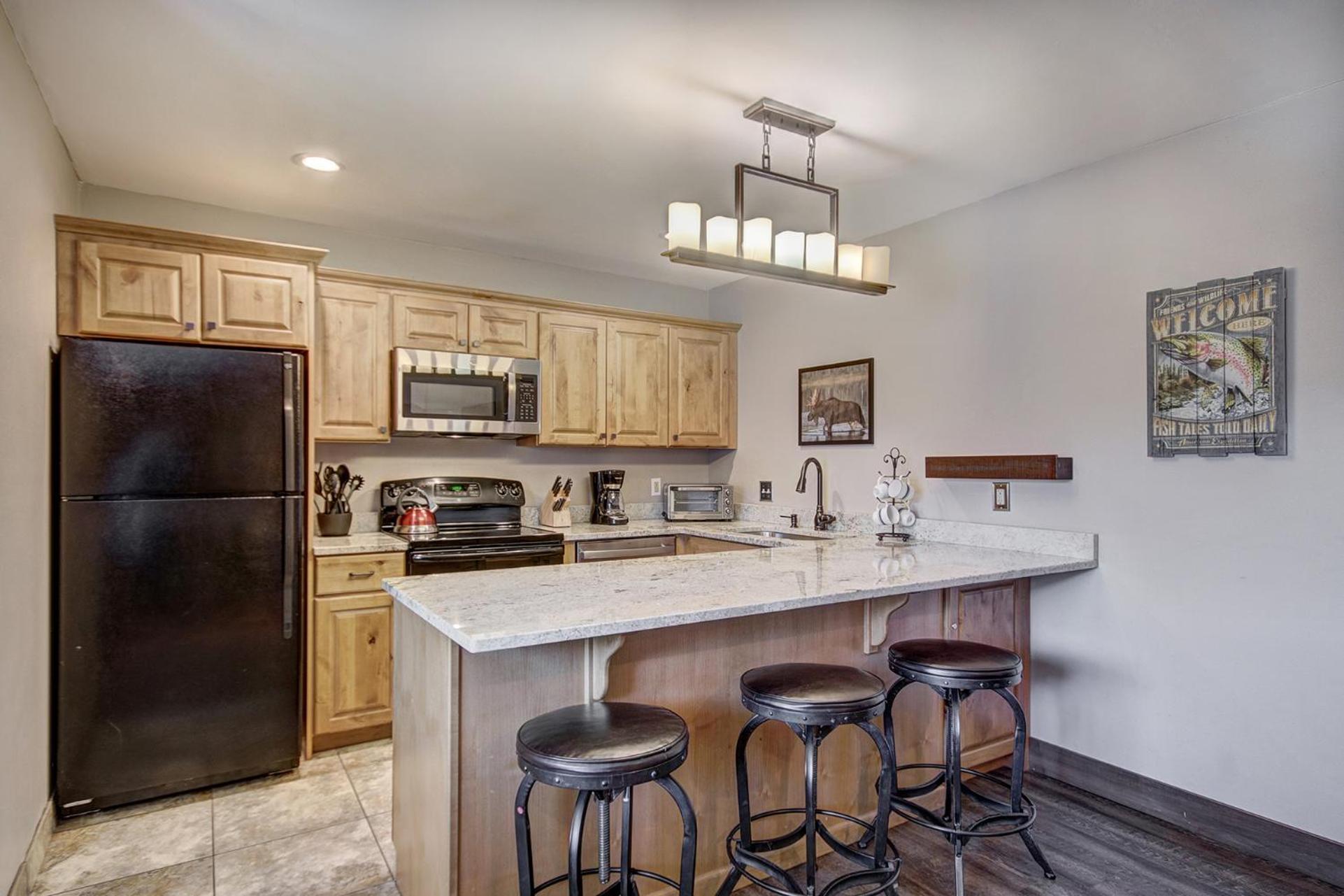 New Listing! Antler's Camp On Main Street, Steps Away From Breck Has To Offer! Holiday home