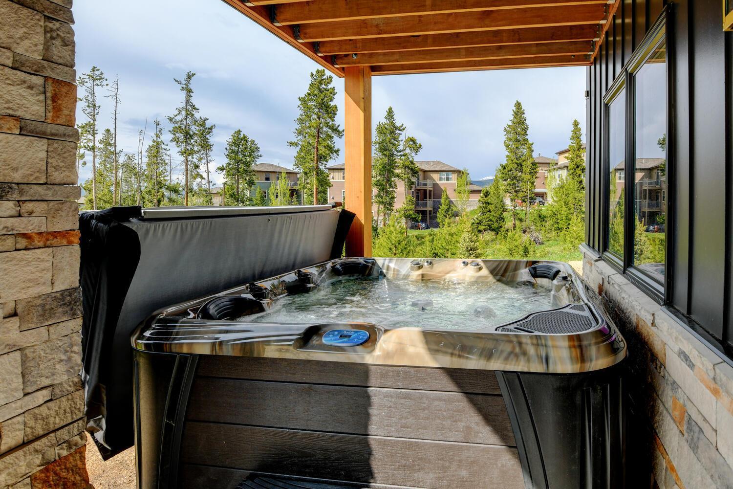 Luxury 1219: Hot Tub Retreat With Peloton And Scenic Views Holiday home
