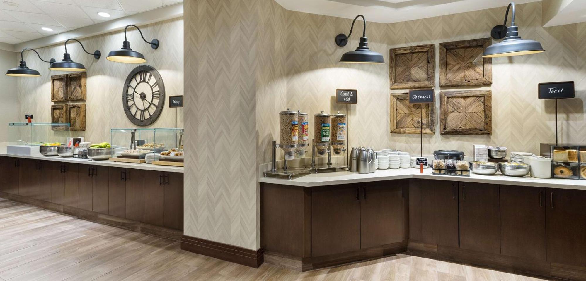 Hotel Embassy Denver Tech Center 3*