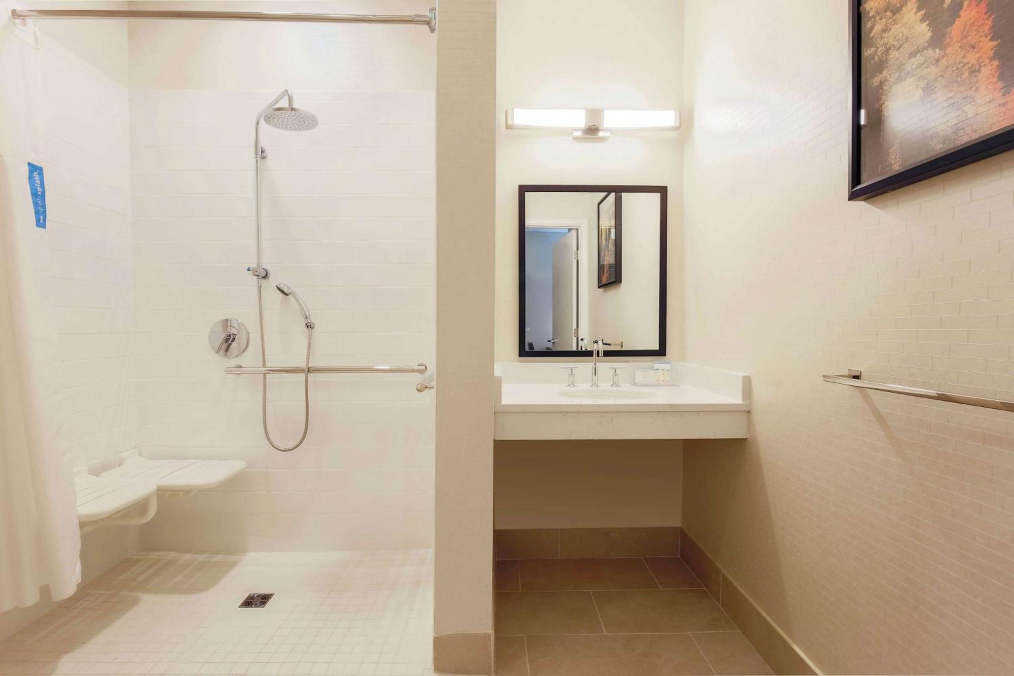 Hampton & Denver Tech Center 3* Centennial