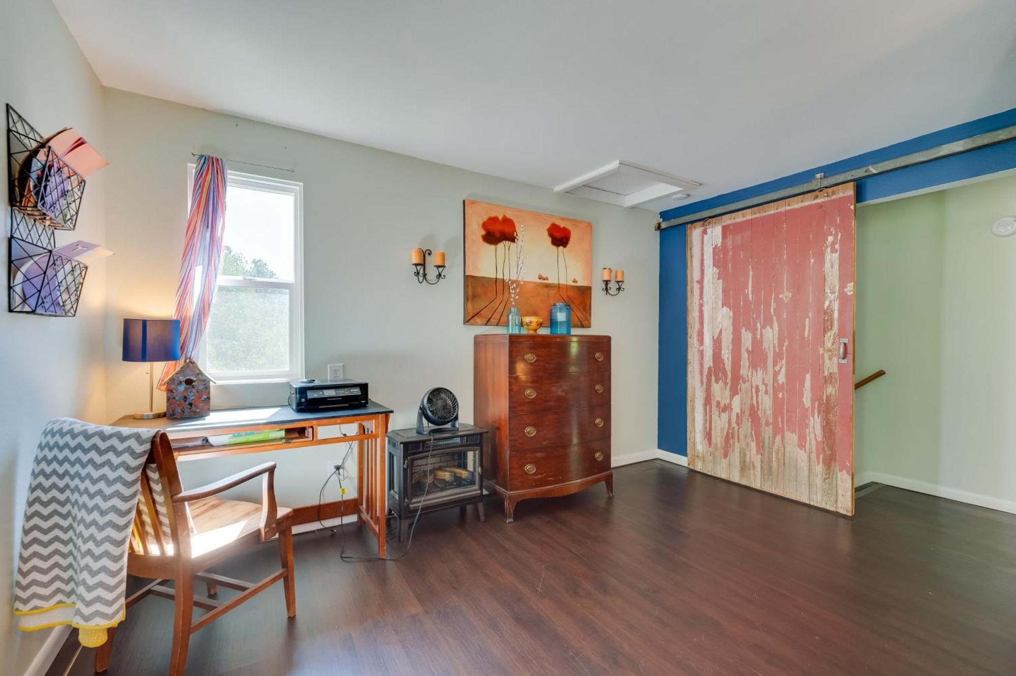 Stunning With Deck About 35 Mi To Denver! Holiday home *