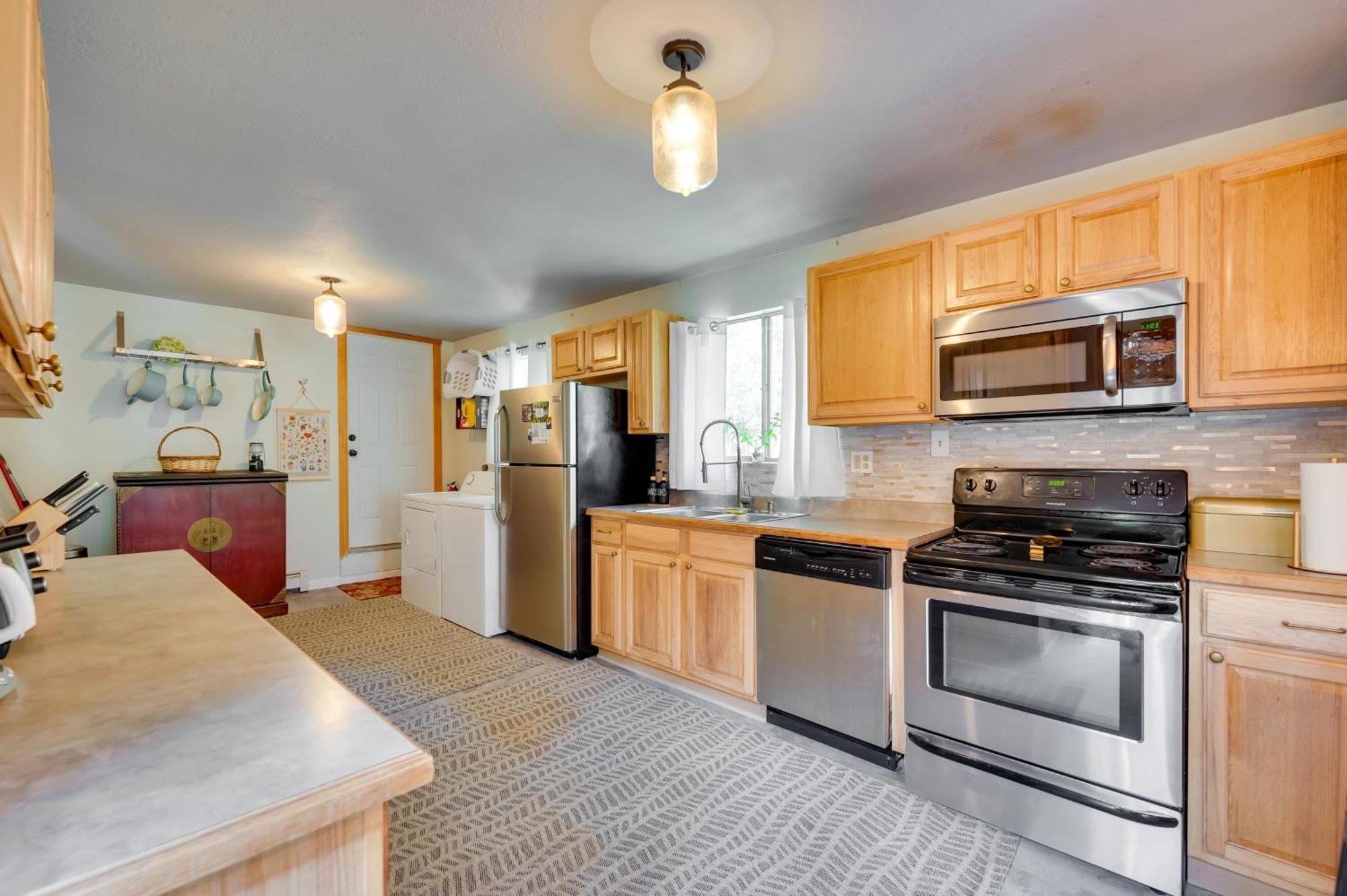 Holiday home Stunning With Deck About 35 Mi To Denver! Golden
