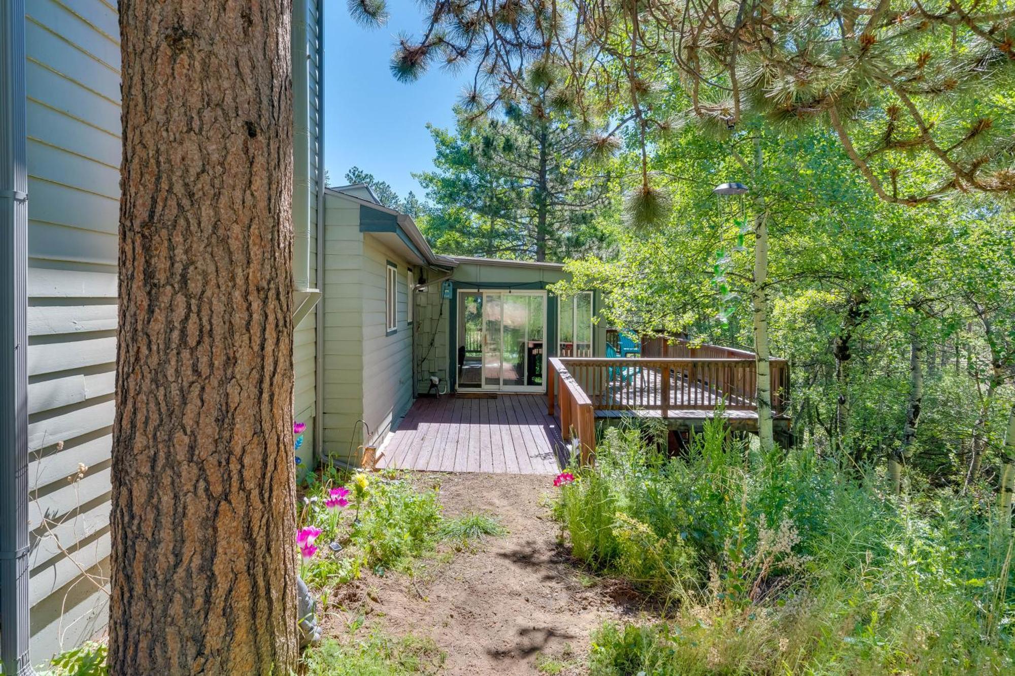 Stunning With Deck About 35 Mi To Denver! Holiday home Golden