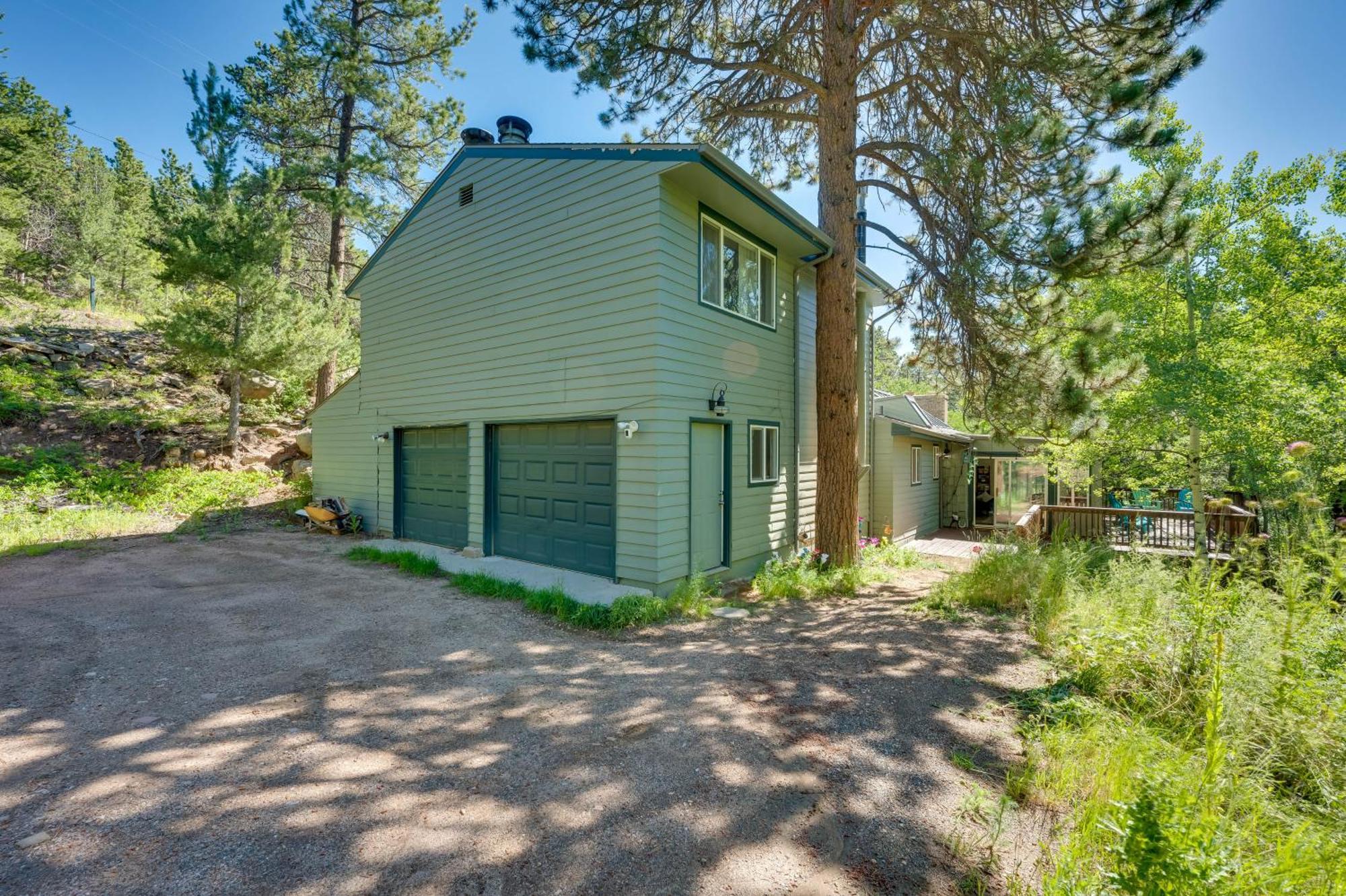 Holiday home Stunning With Deck About 35 Mi To Denver! *