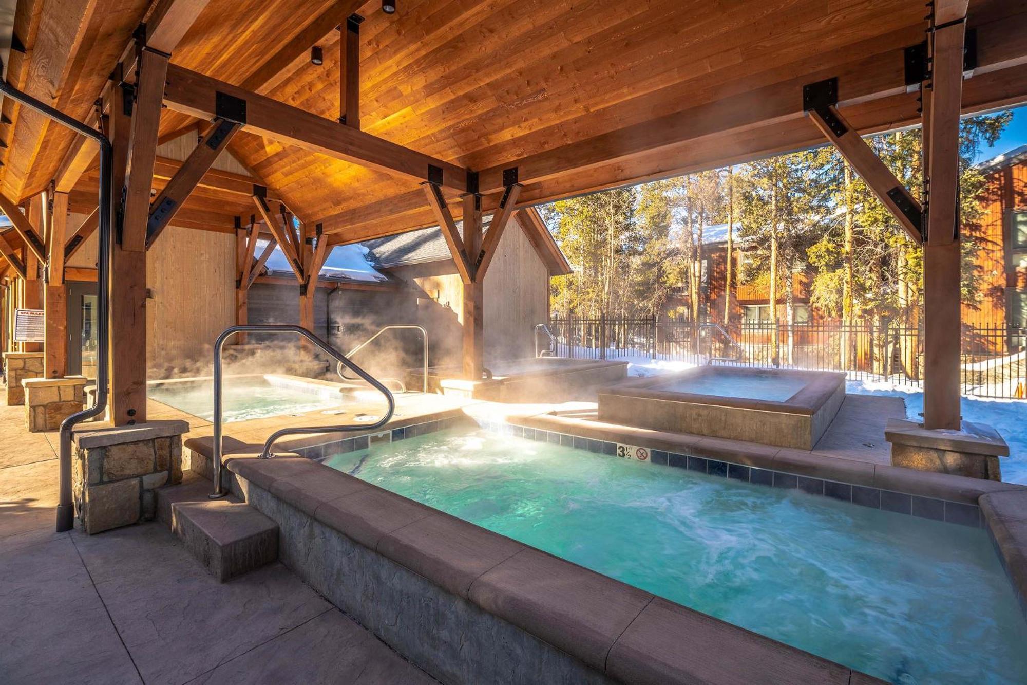 Experience Enchanting Alpine Hideaway With Charming Moose Theme & Views! - Tb304 *