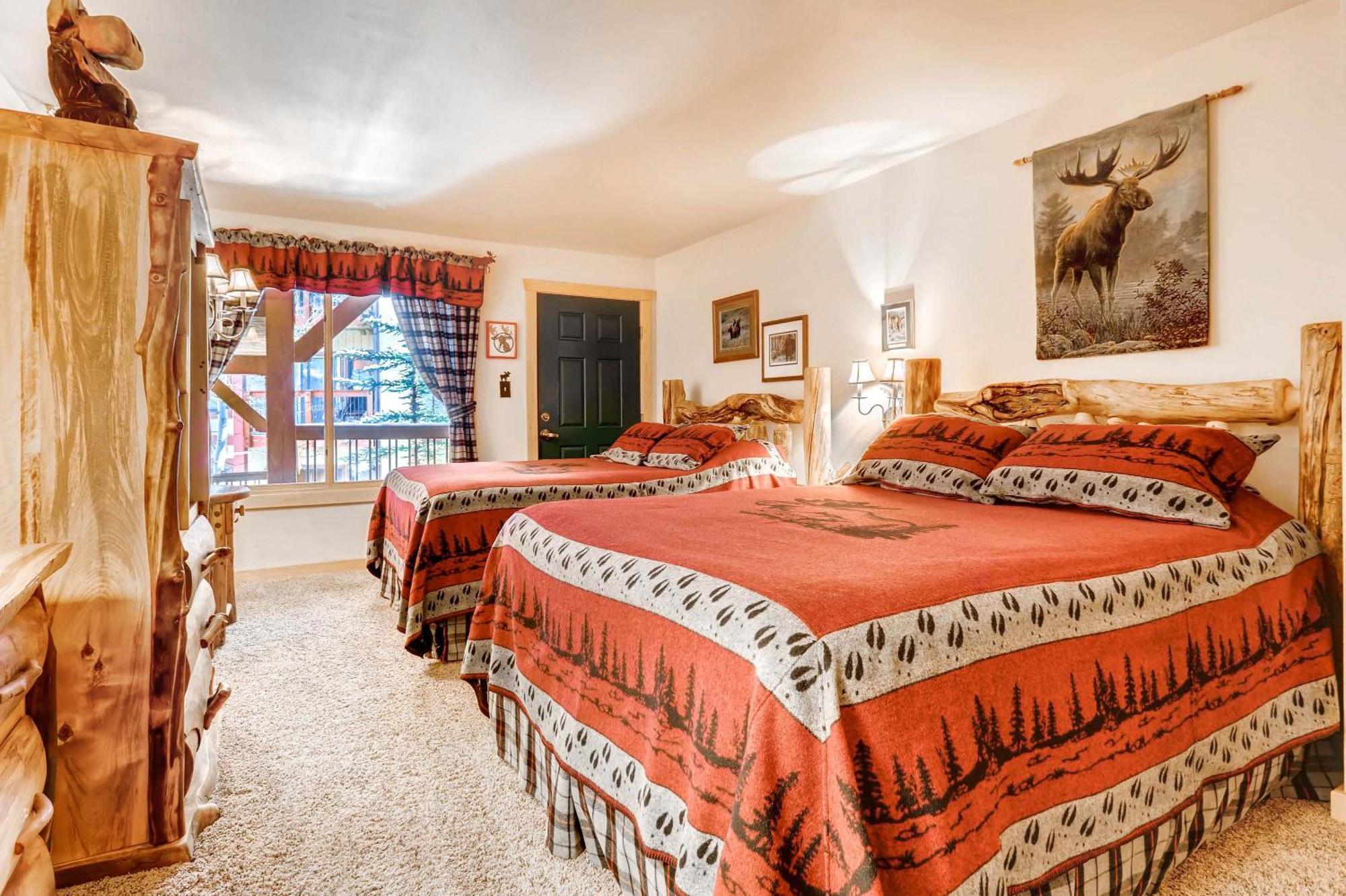 Experience Enchanting Alpine Hideaway With Charming Moose Theme & Views! - Tb304