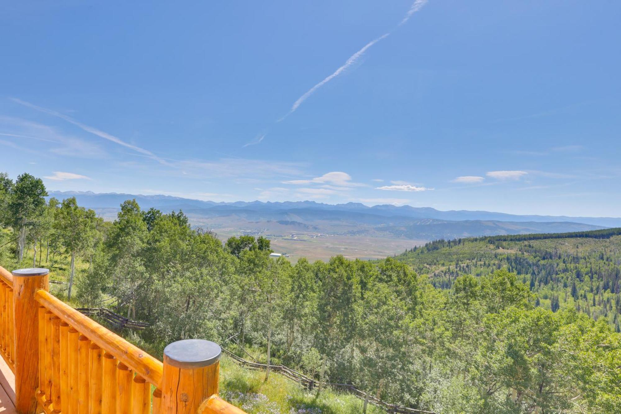 Secluded With Mountain Views And Hot Tub Holiday home *