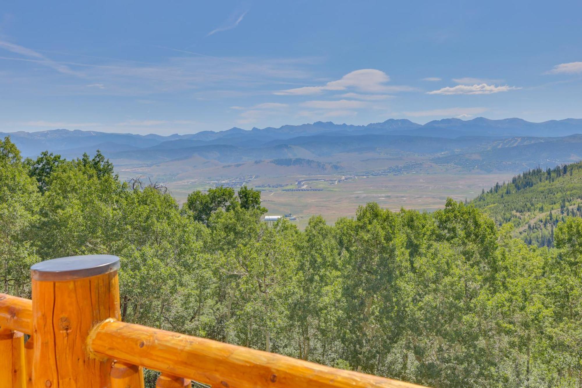 Secluded With Mountain Views And Hot Tub