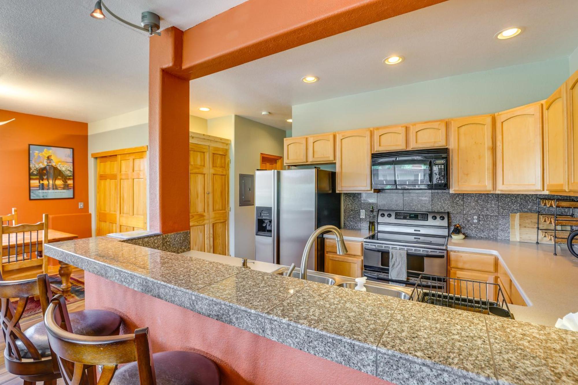 Cozy With Views, 3 Mi To Resort! *