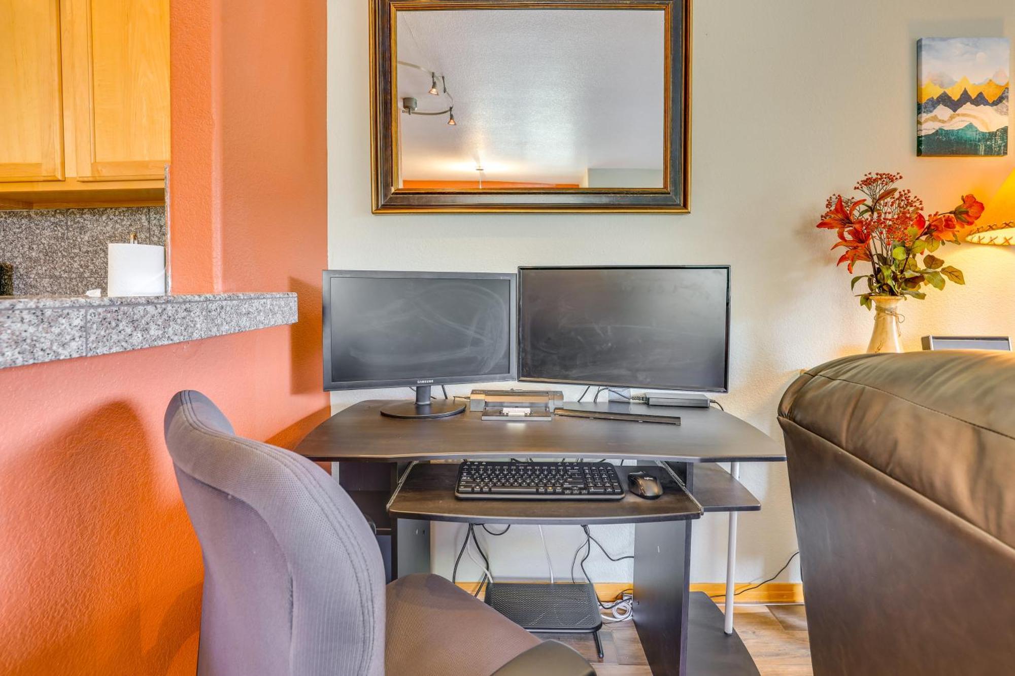 Cozy With Views, 3 Mi To Resort! Apartment *