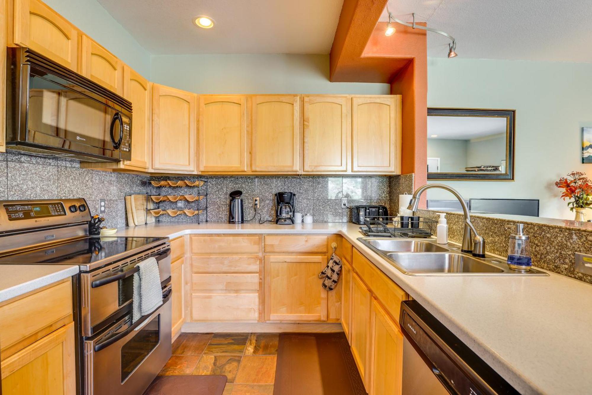 Cozy With Views, 3 Mi To Resort! *