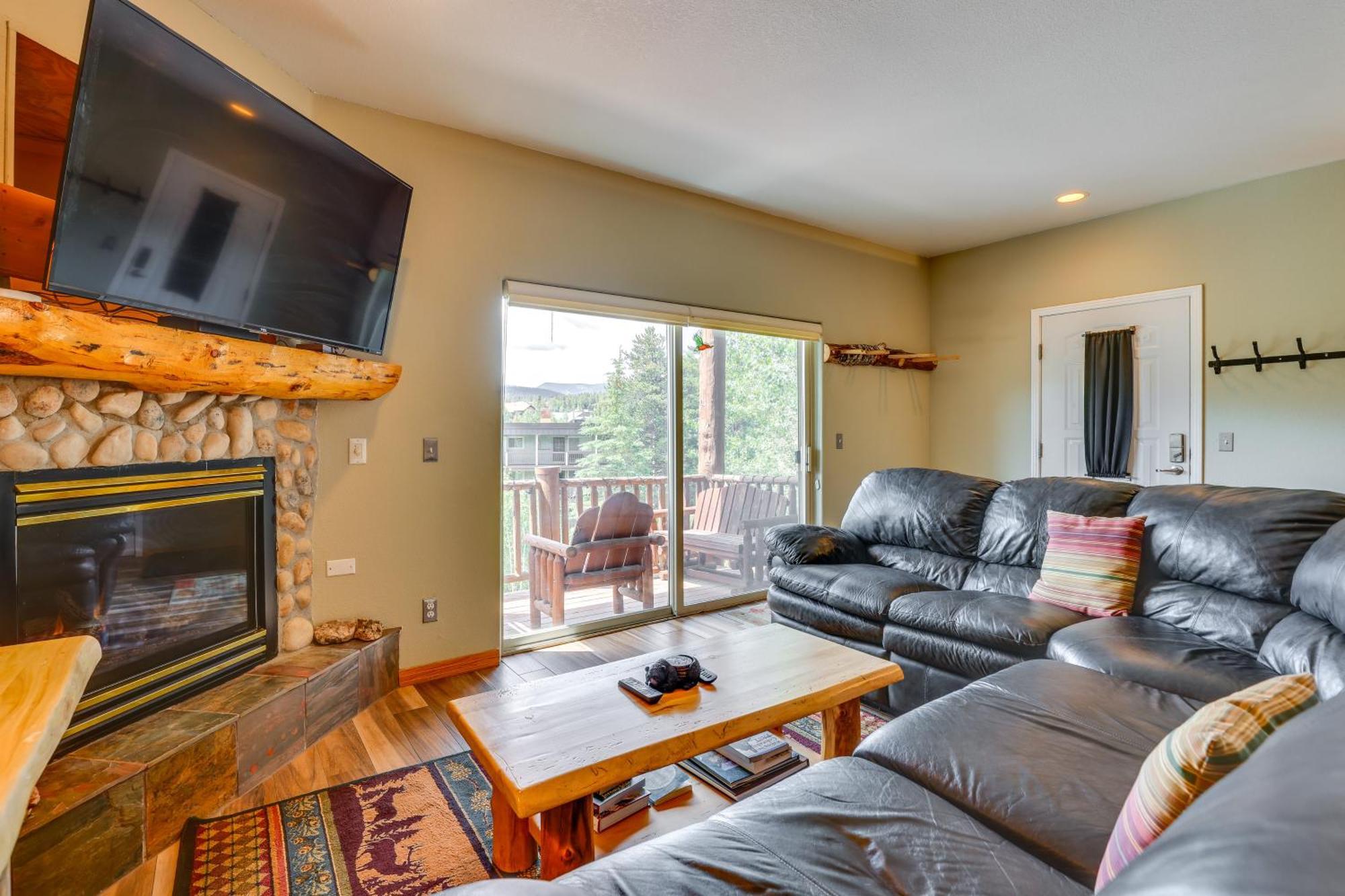 Cozy With Views, 3 Mi To Resort!