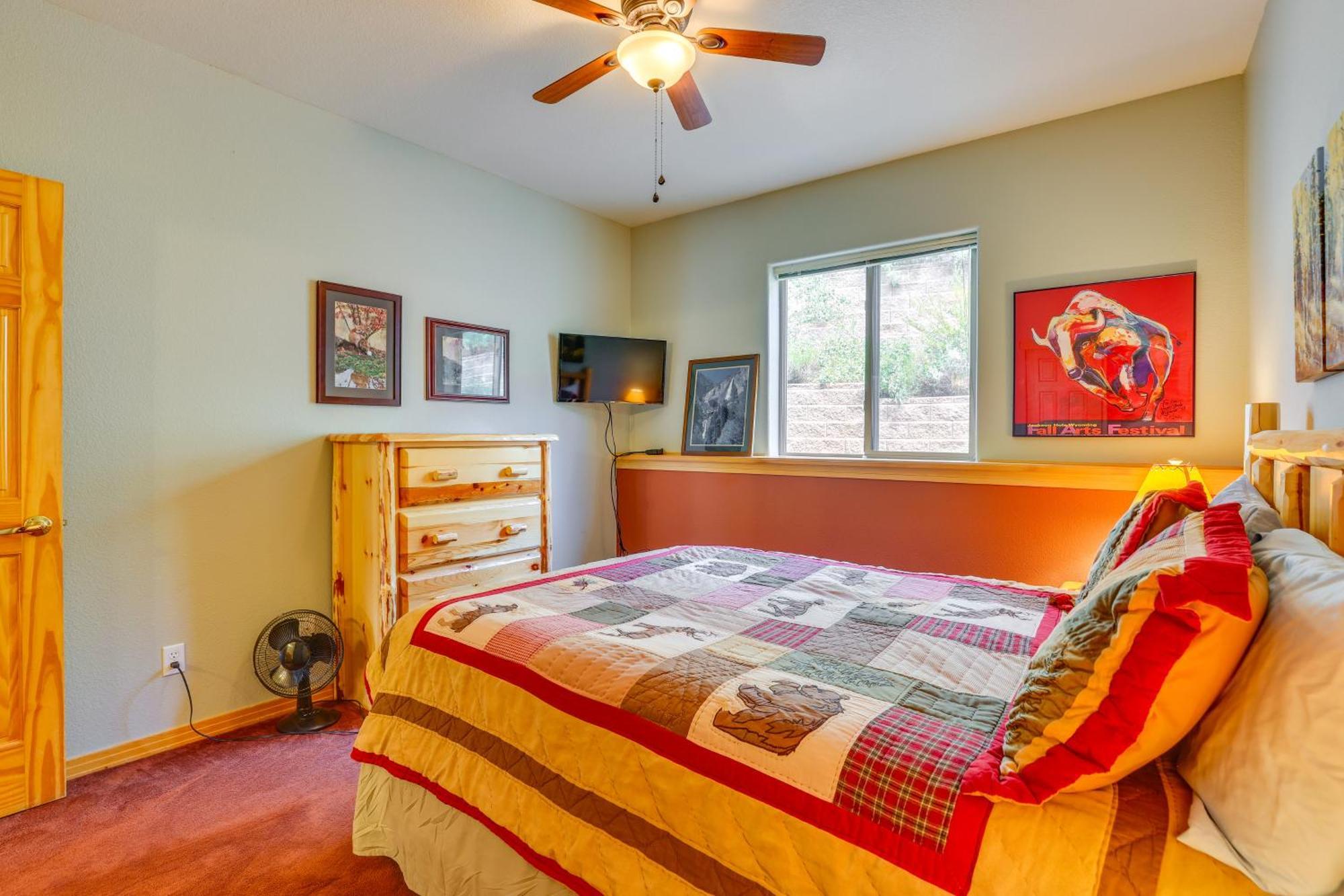 Cozy With Views, 3 Mi To Resort!