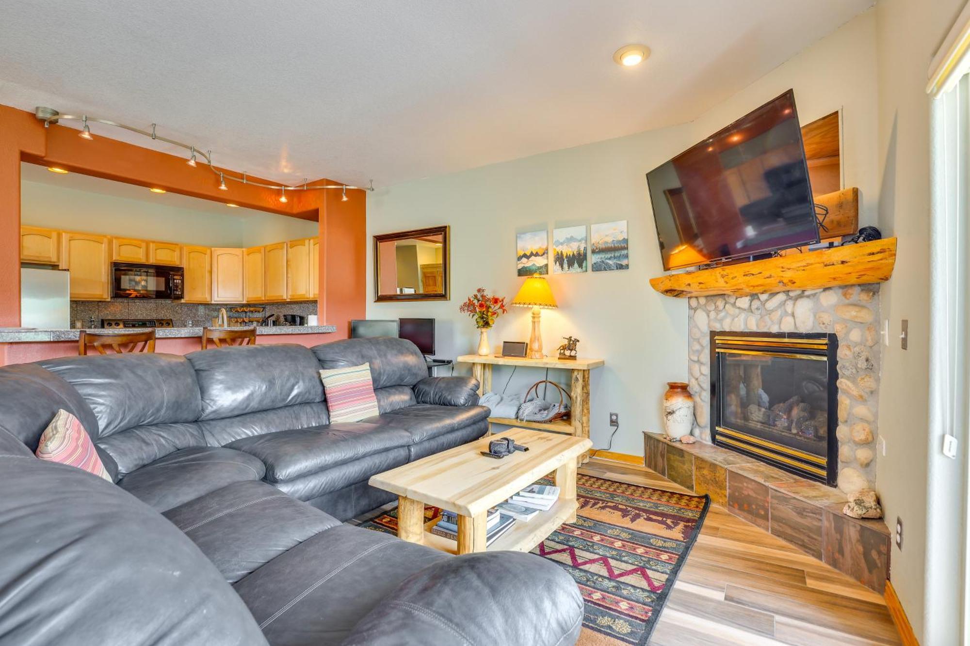 Apartment Cozy With Views, 3 Mi To Resort! *