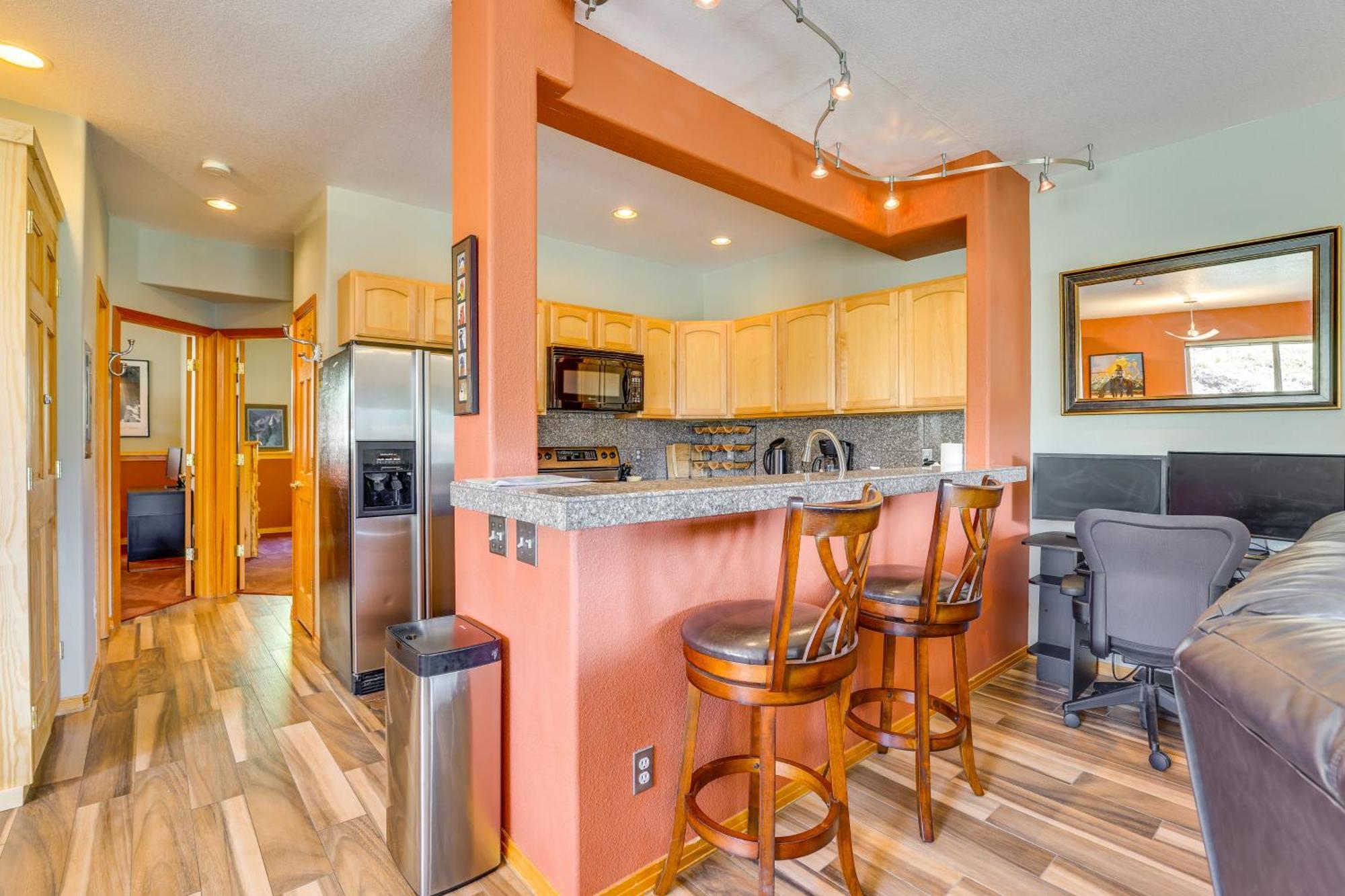Cozy With Views, 3 Mi To Resort!