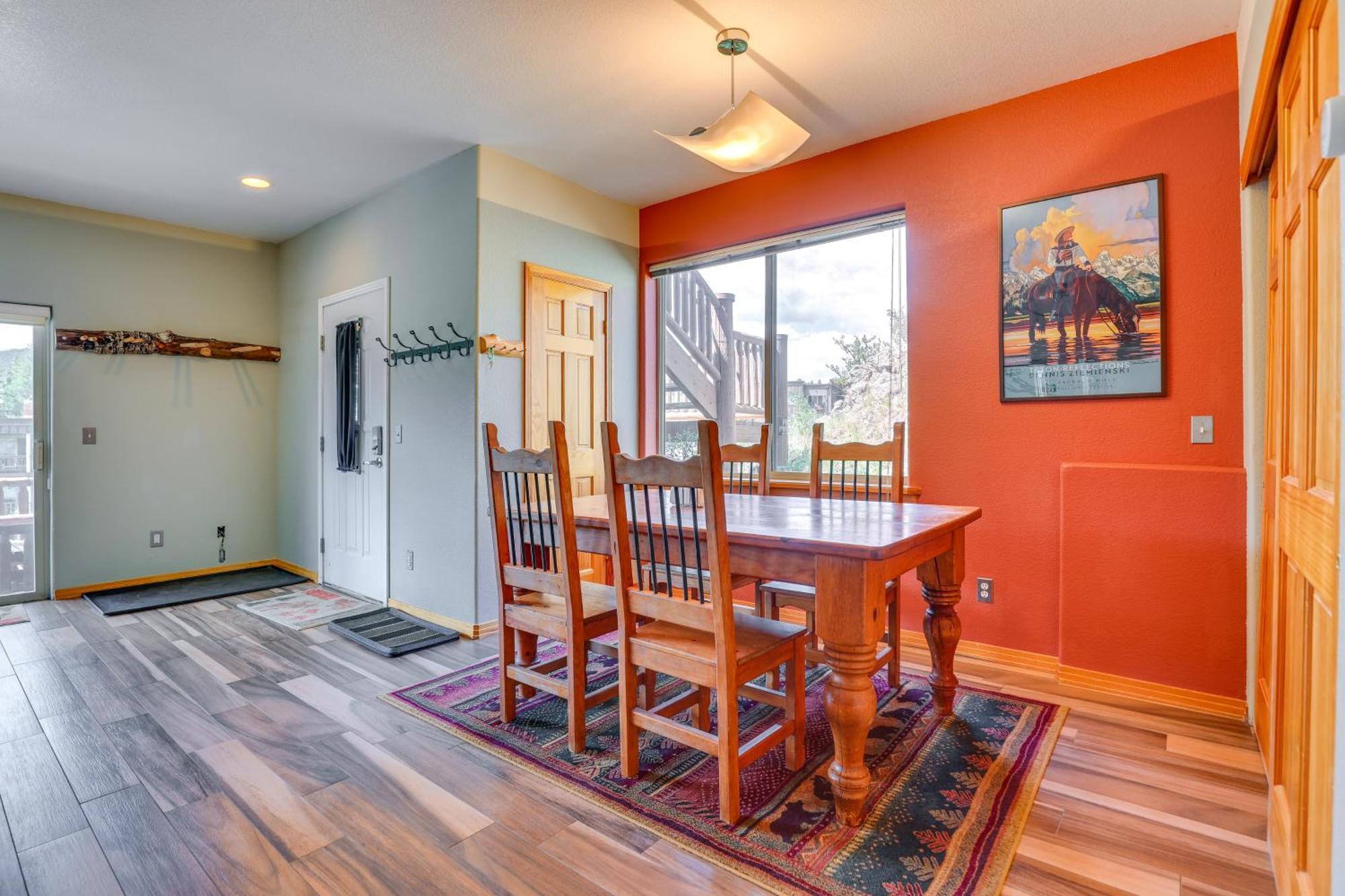 Apartment Cozy With Views, 3 Mi To Resort!