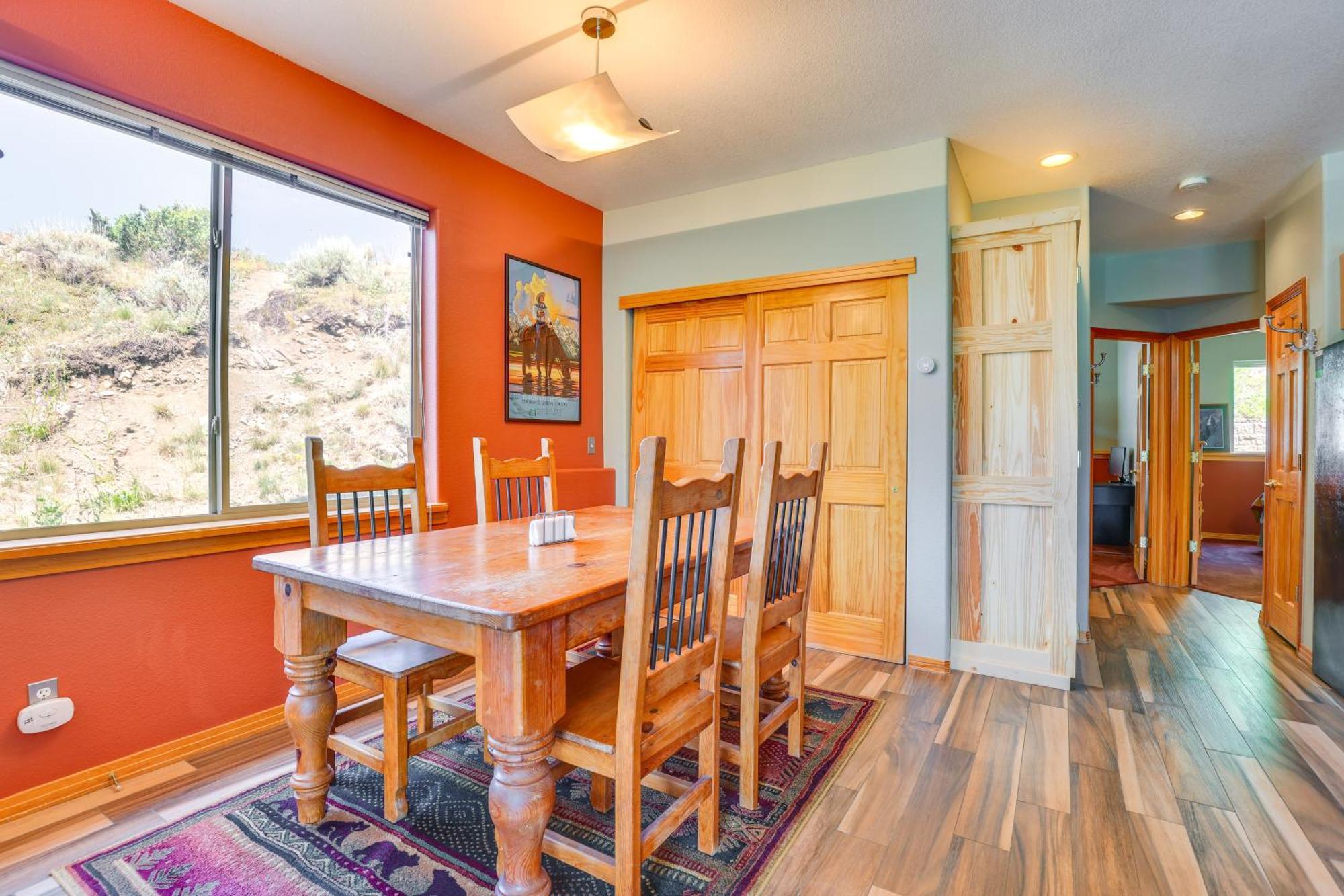 Cozy With Views, 3 Mi To Resort! Apartment