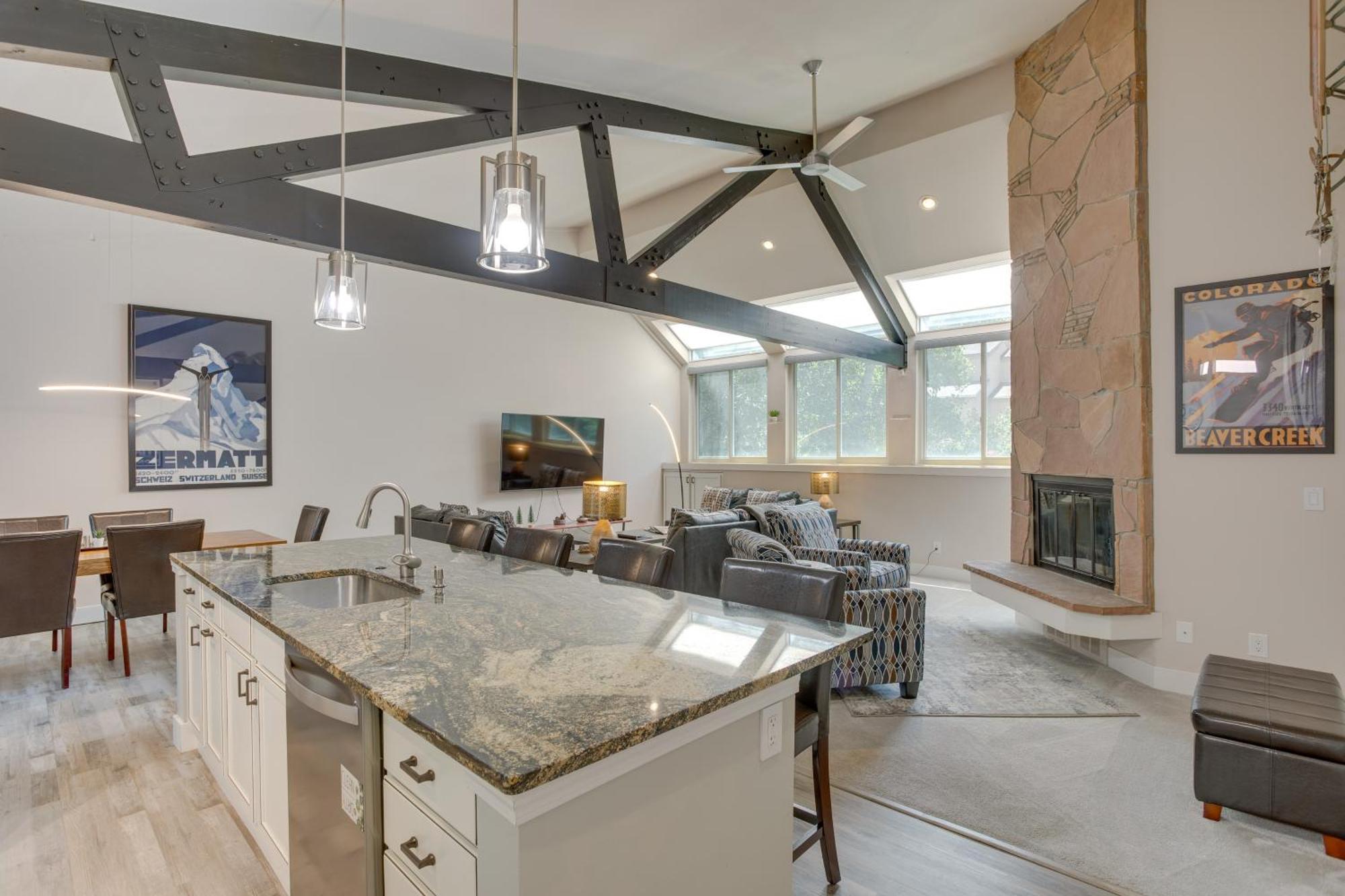 Modern Townhome About 4 Miles To Beaver Creek Resort! Holiday home Avon