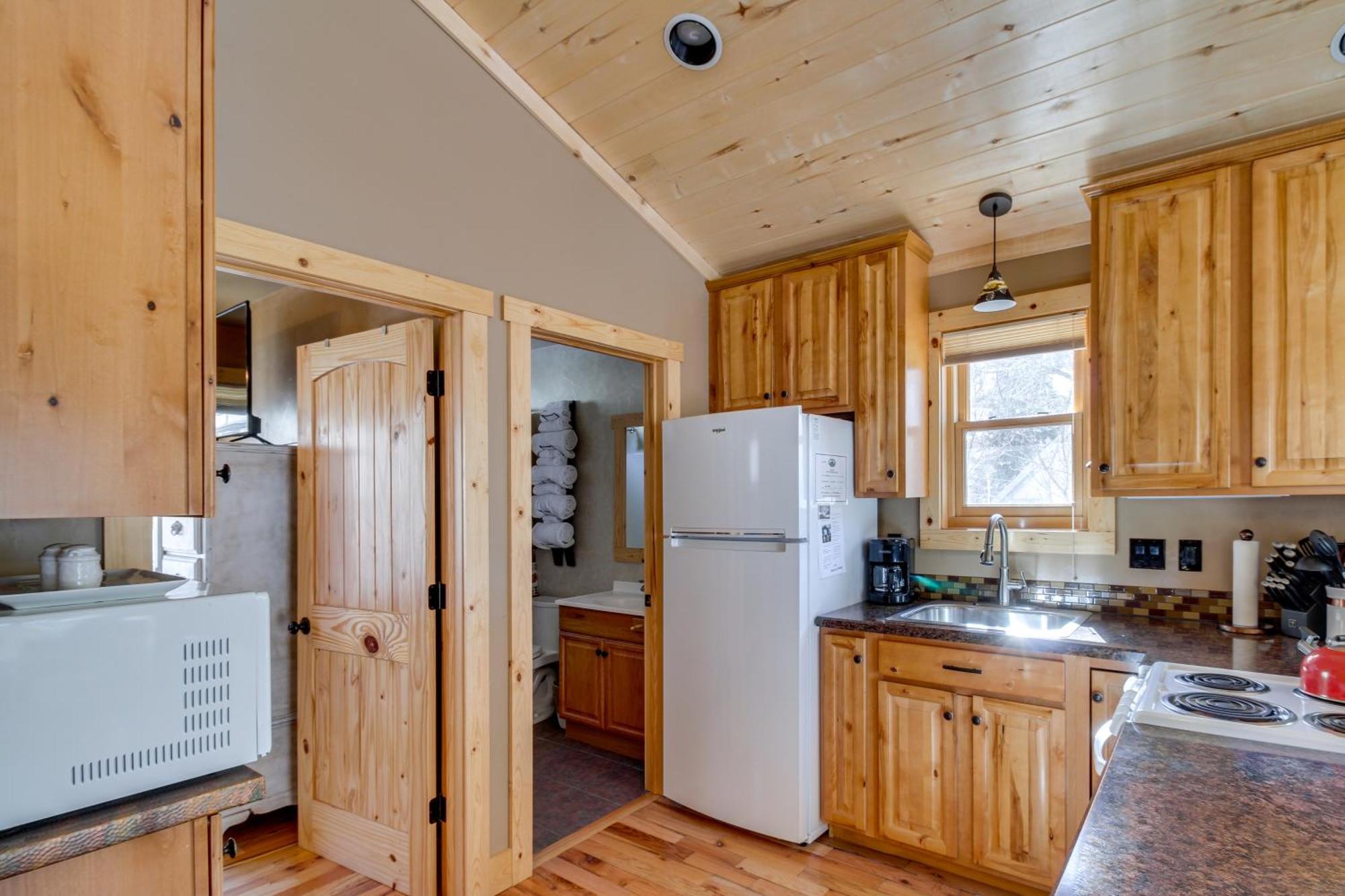 Holiday home Cozy Hideaway Mountain Views, Steps To Main *