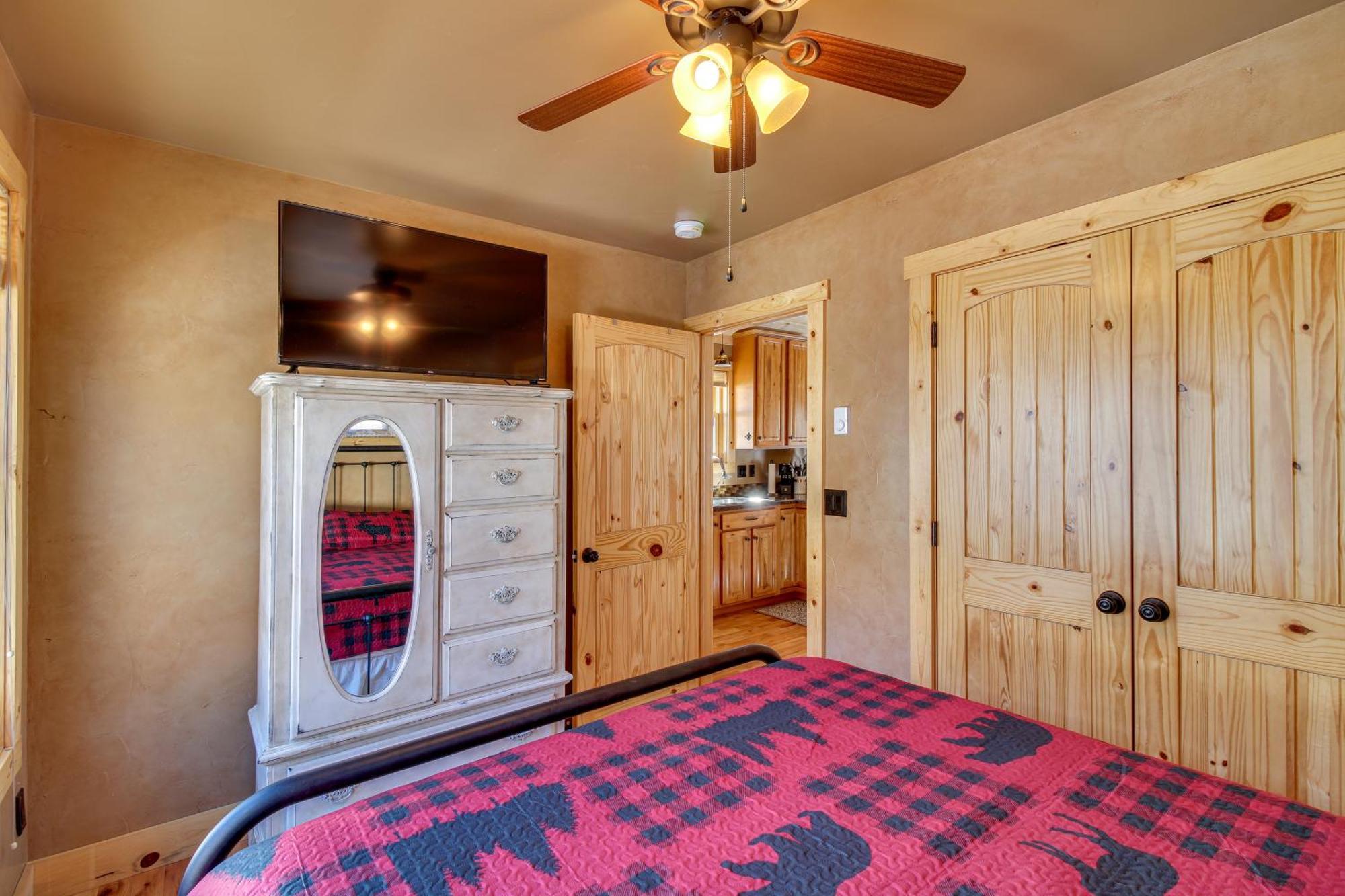 Cozy Hideaway Mountain Views, Steps To Main *