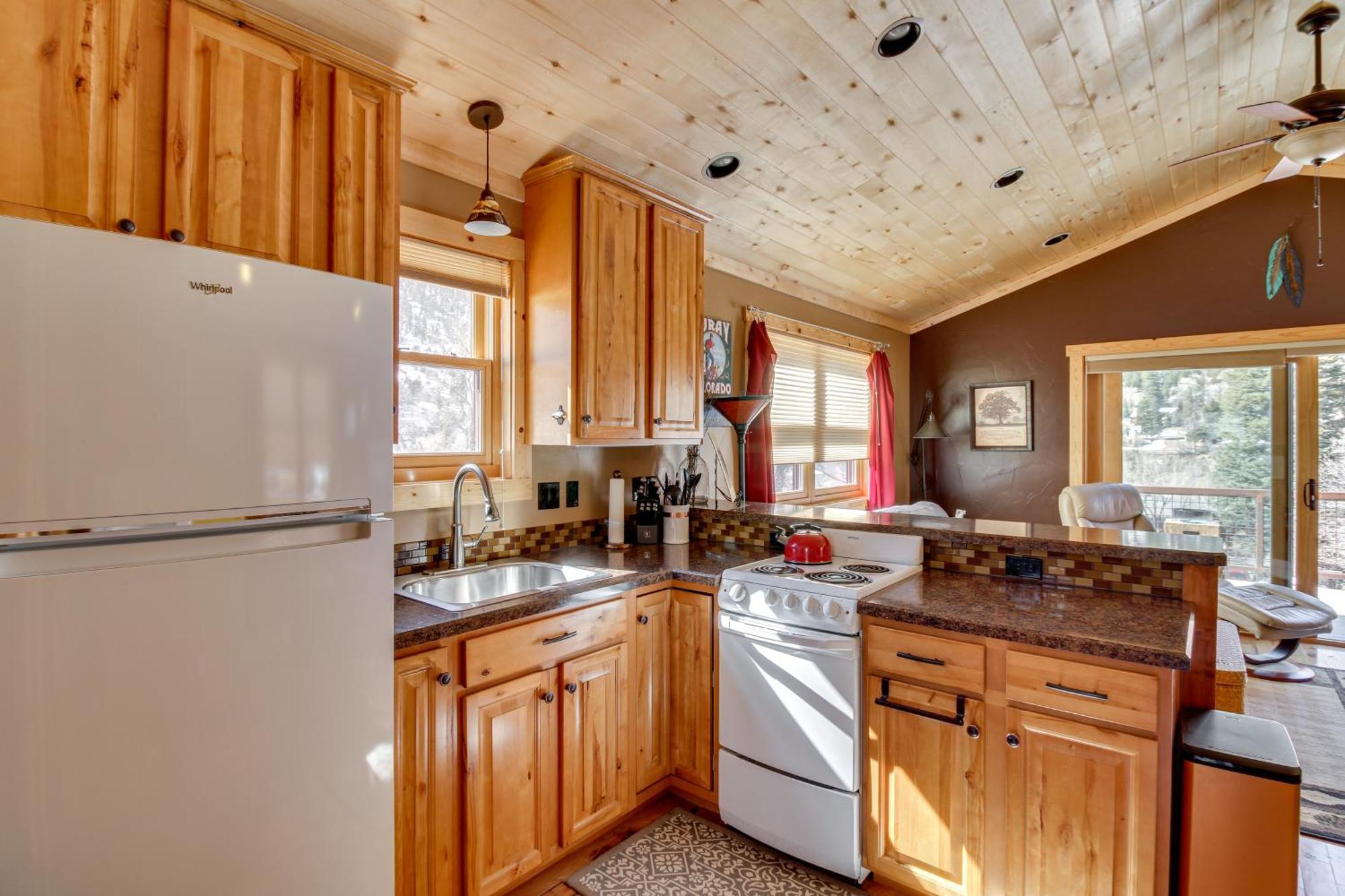 Holiday home Cozy Hideaway Mountain Views, Steps To Main