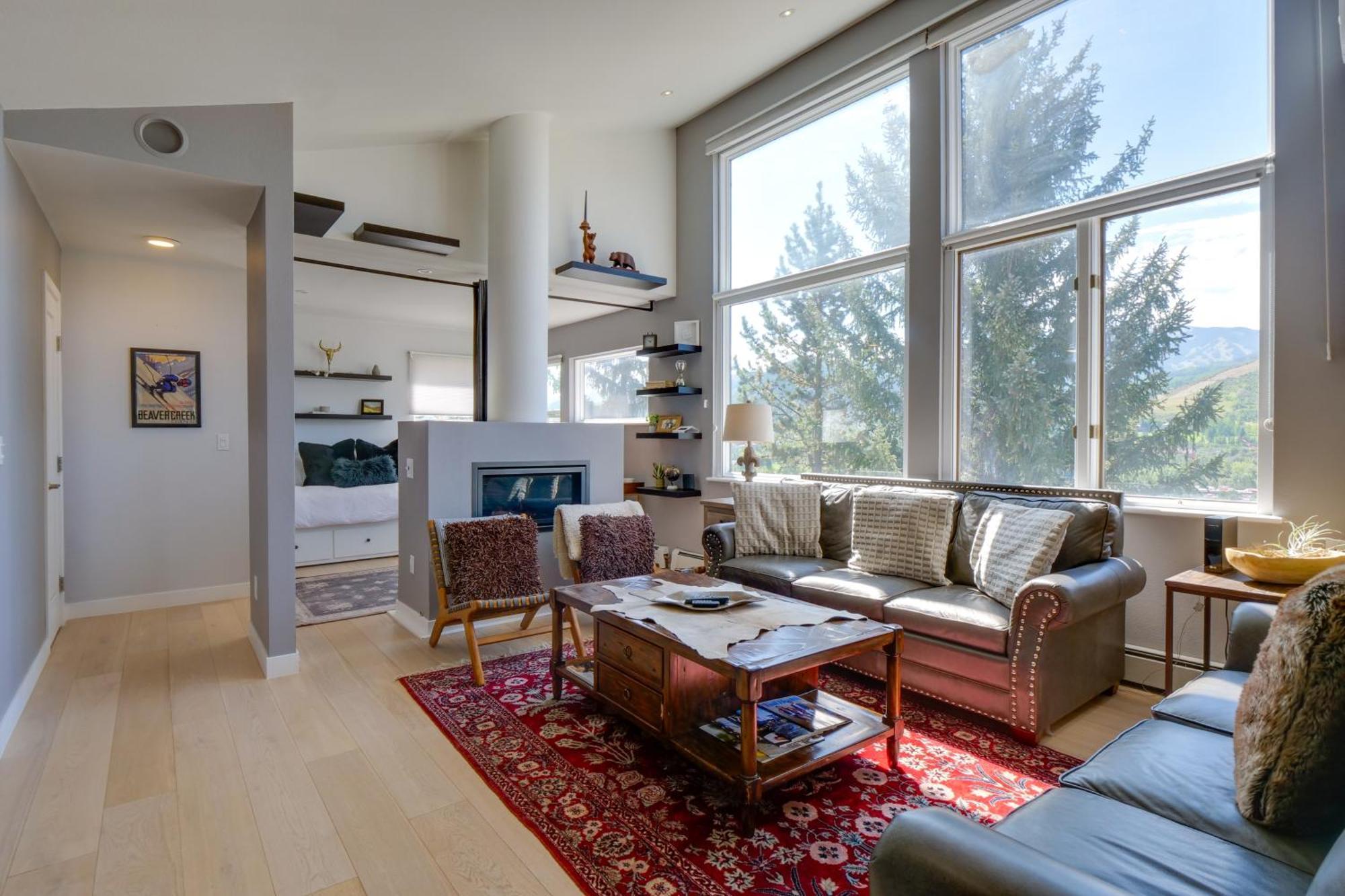 Tranquil Vacation Unit With Luscious Views Apartment Avon