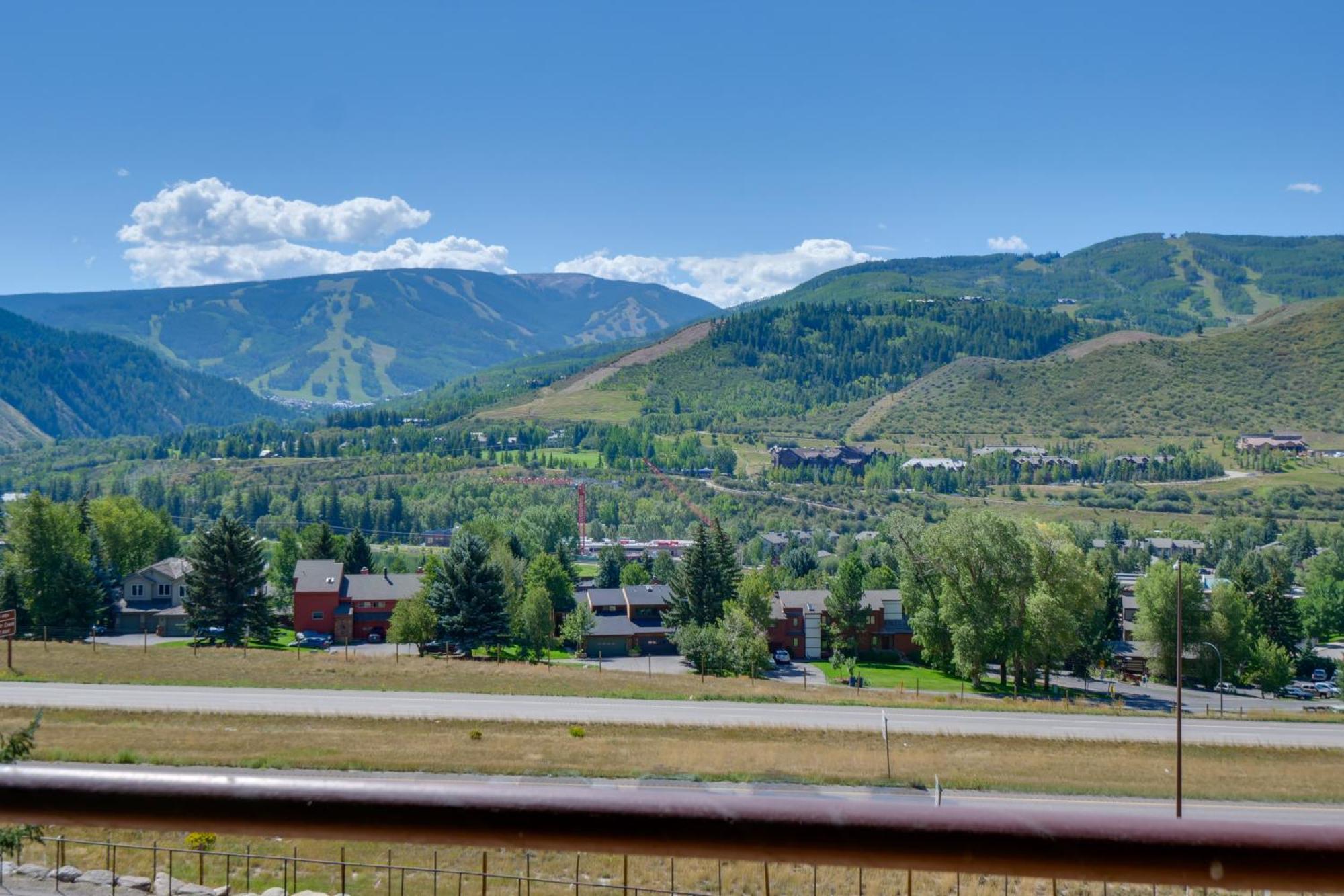 Apartment Tranquil Vacation Unit With Luscious Views *