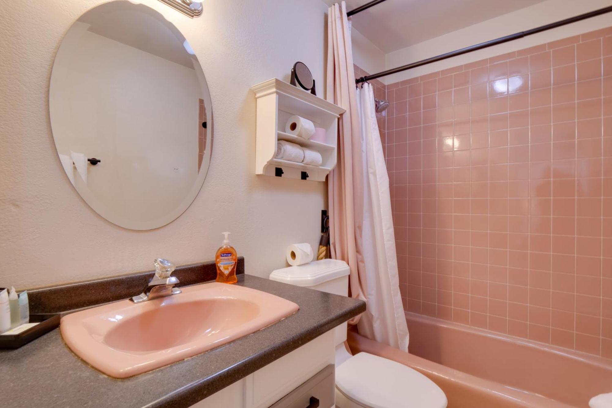 Tranquil Vacation Unit With Luscious Views Avon