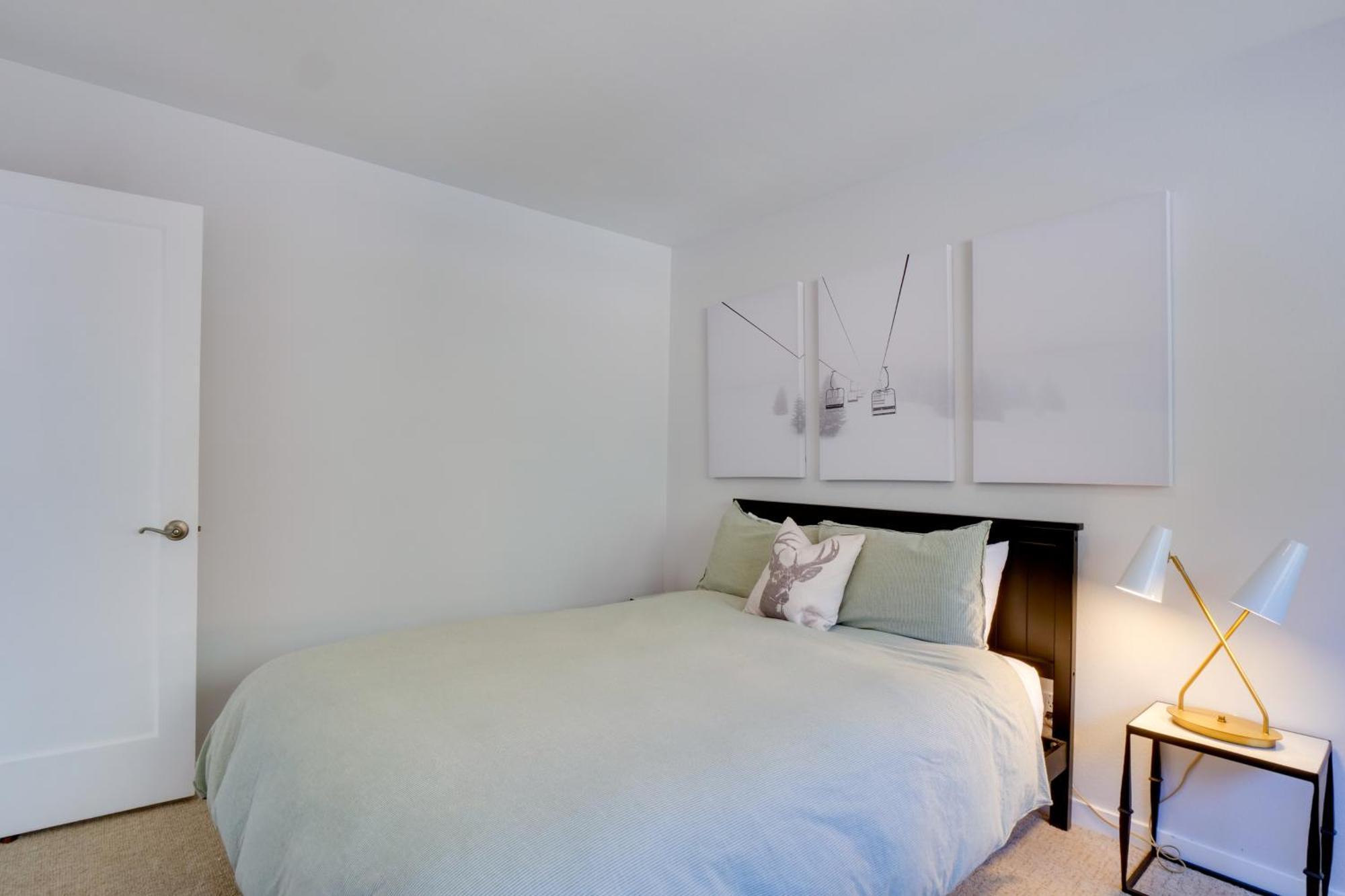 Tranquil Vacation Unit With Luscious Views