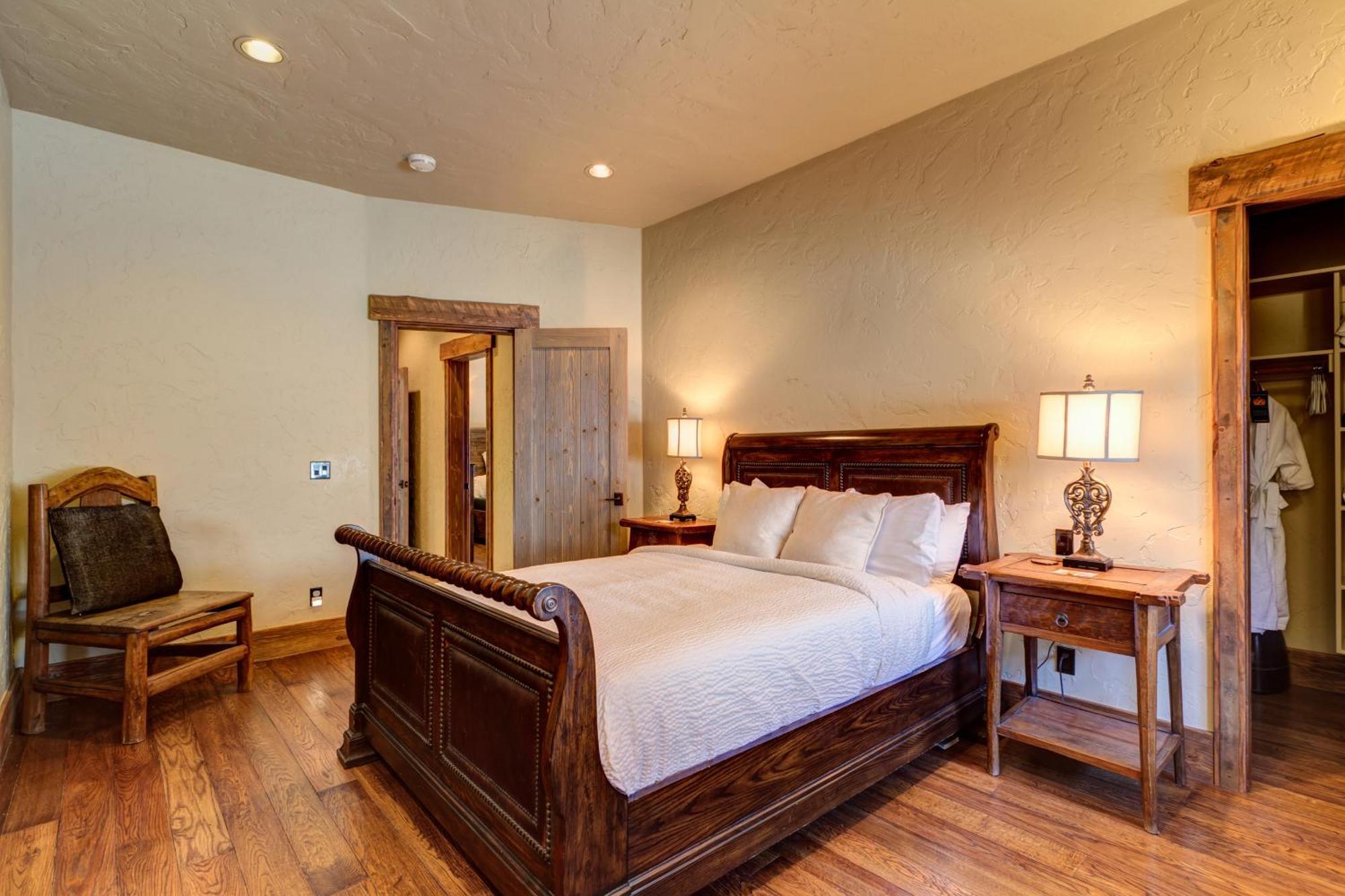 Rustic-elegance Wrapped In Custom Mountain Luxury, Steps From Baldy Hiking Trail And Shuttle Stop Holiday home Breckenridge