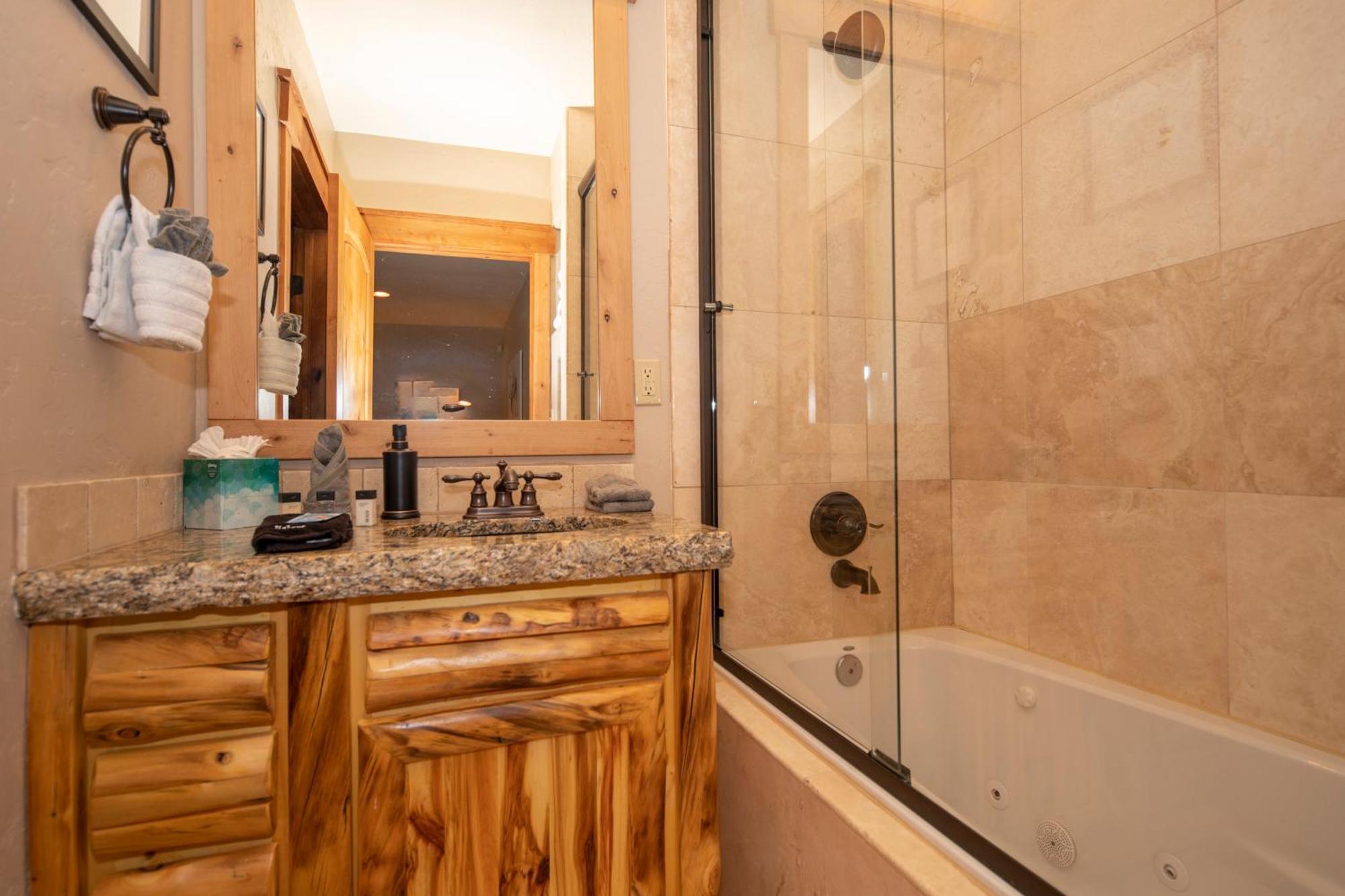 Expansive Elegance At Base Of Peak 8, 6 En-suites, 9 Fireplaces, Game Tables, Hot Tub! *