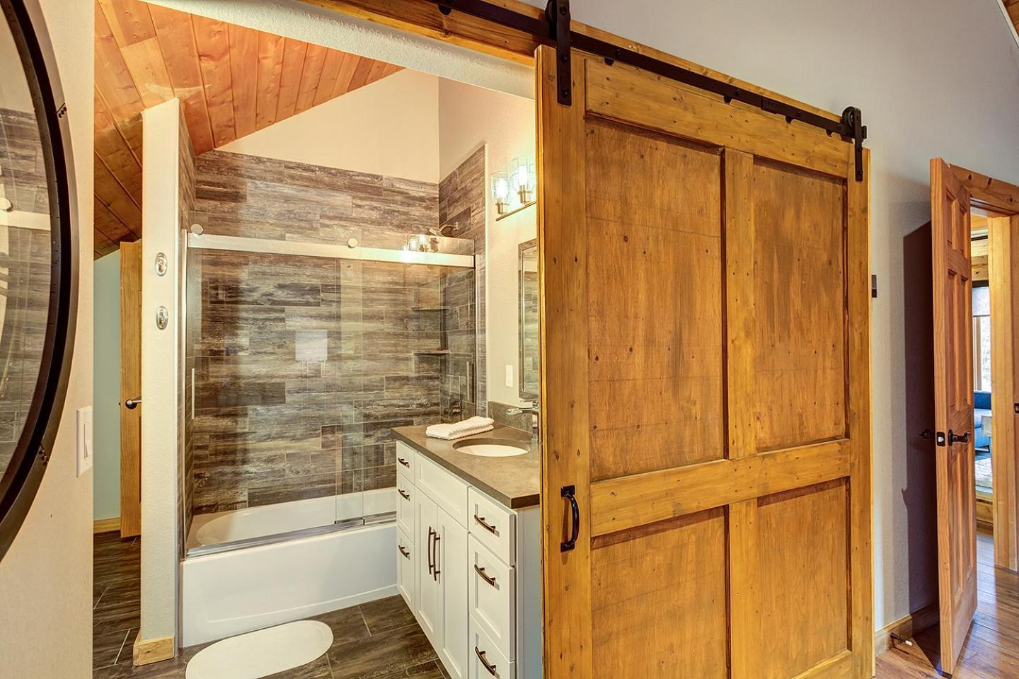 Gorgeous Updated Mountain Just Minutes From The Slopes, Private Hot Tub, Pool Table! * Breckenridge