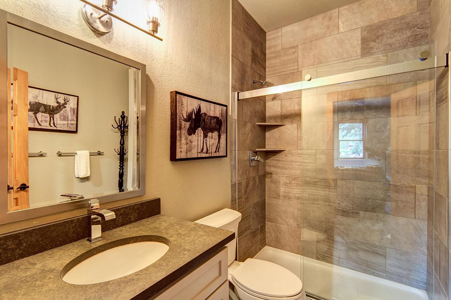Gorgeous Updated Mountain Just Minutes From The Slopes, Private Hot Tub, Pool Table! *