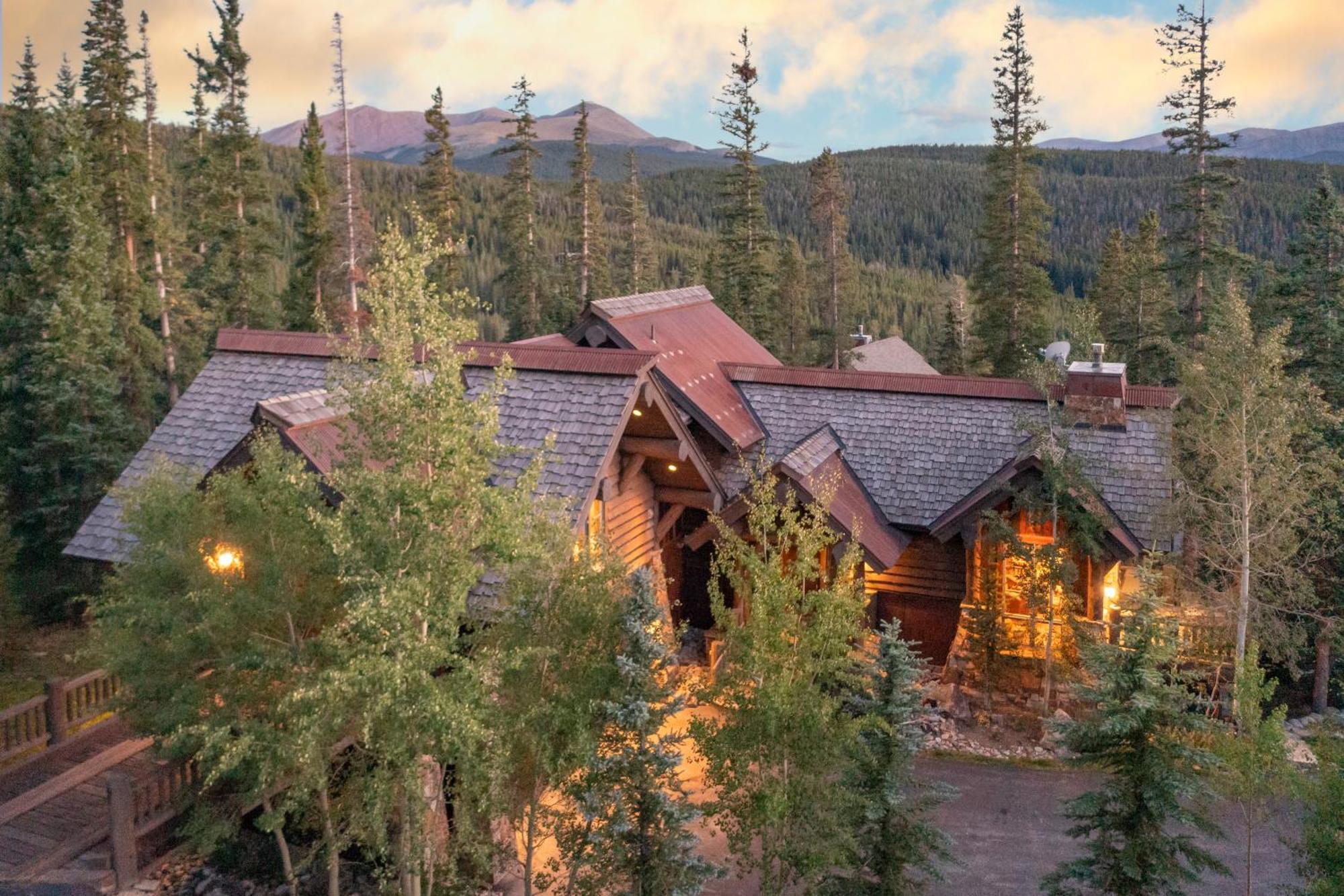 Rustic-elegance Wrapped In Custom Mountain Luxury, Steps From Baldy Hiking Trail And Shuttle Stop Holiday home *