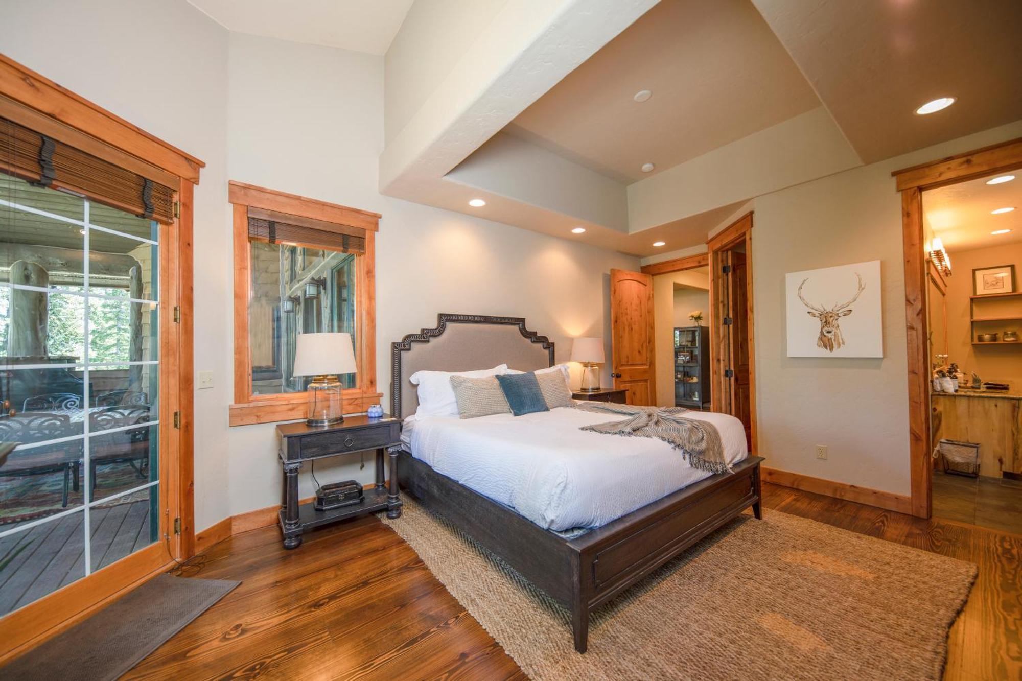 Expansive Elegance At Base Of Peak 8, 6 En-suites, 9 Fireplaces, Game Tables, Hot Tub!
