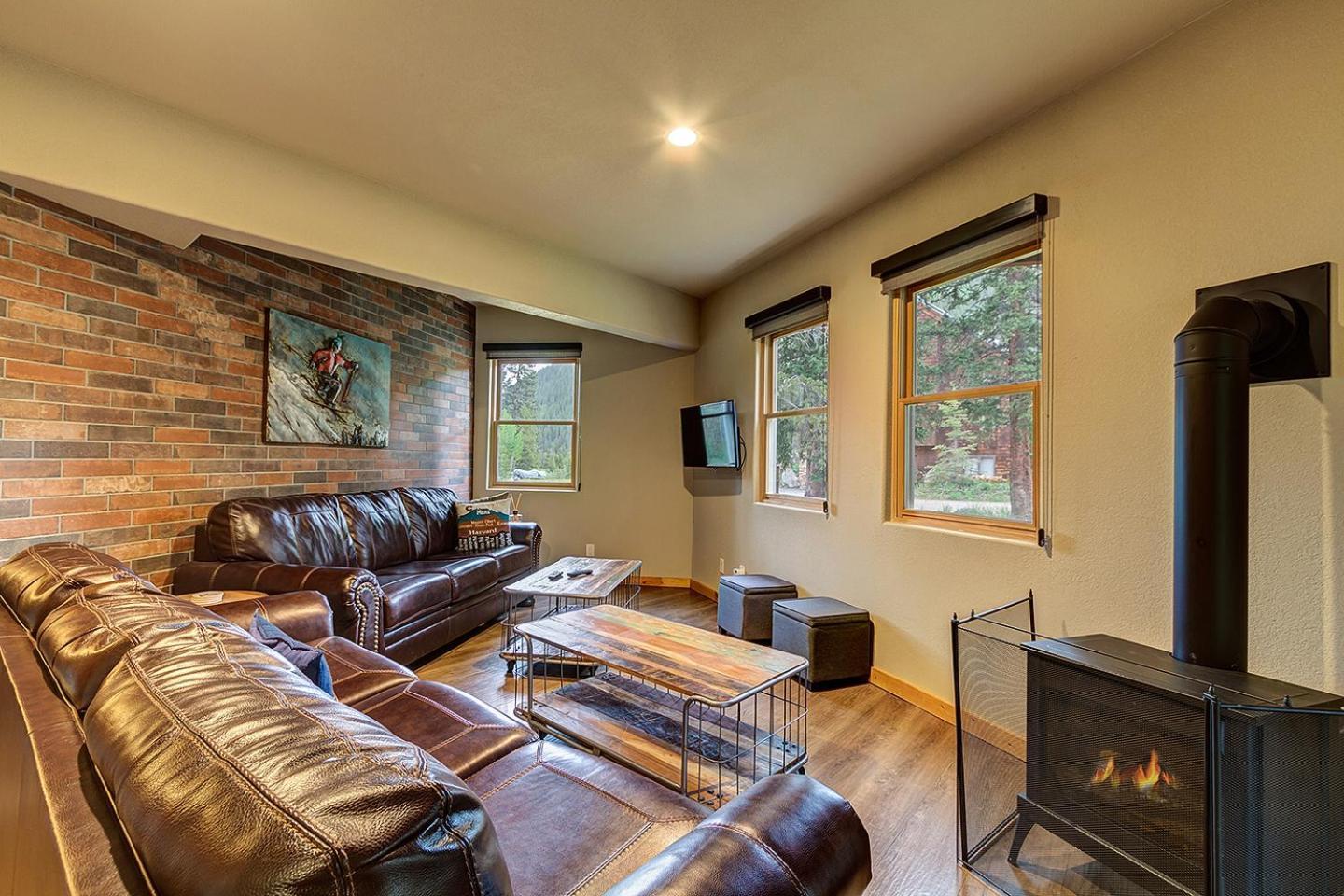Gorgeous Updated Mountain Just Minutes From The Slopes, Private Hot Tub, Pool Table! * Breckenridge