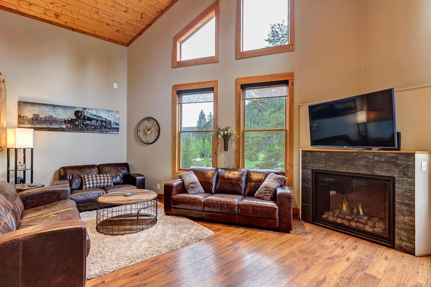 Gorgeous Updated Mountain Just Minutes From The Slopes, Private Hot Tub, Pool Table! *