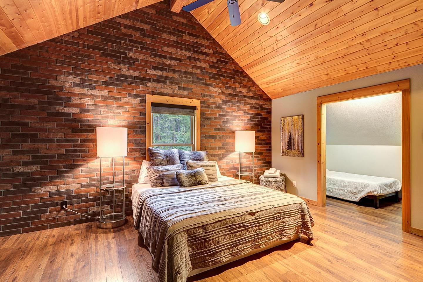 Gorgeous Updated Mountain Just Minutes From The Slopes, Private Hot Tub, Pool Table! Holiday home