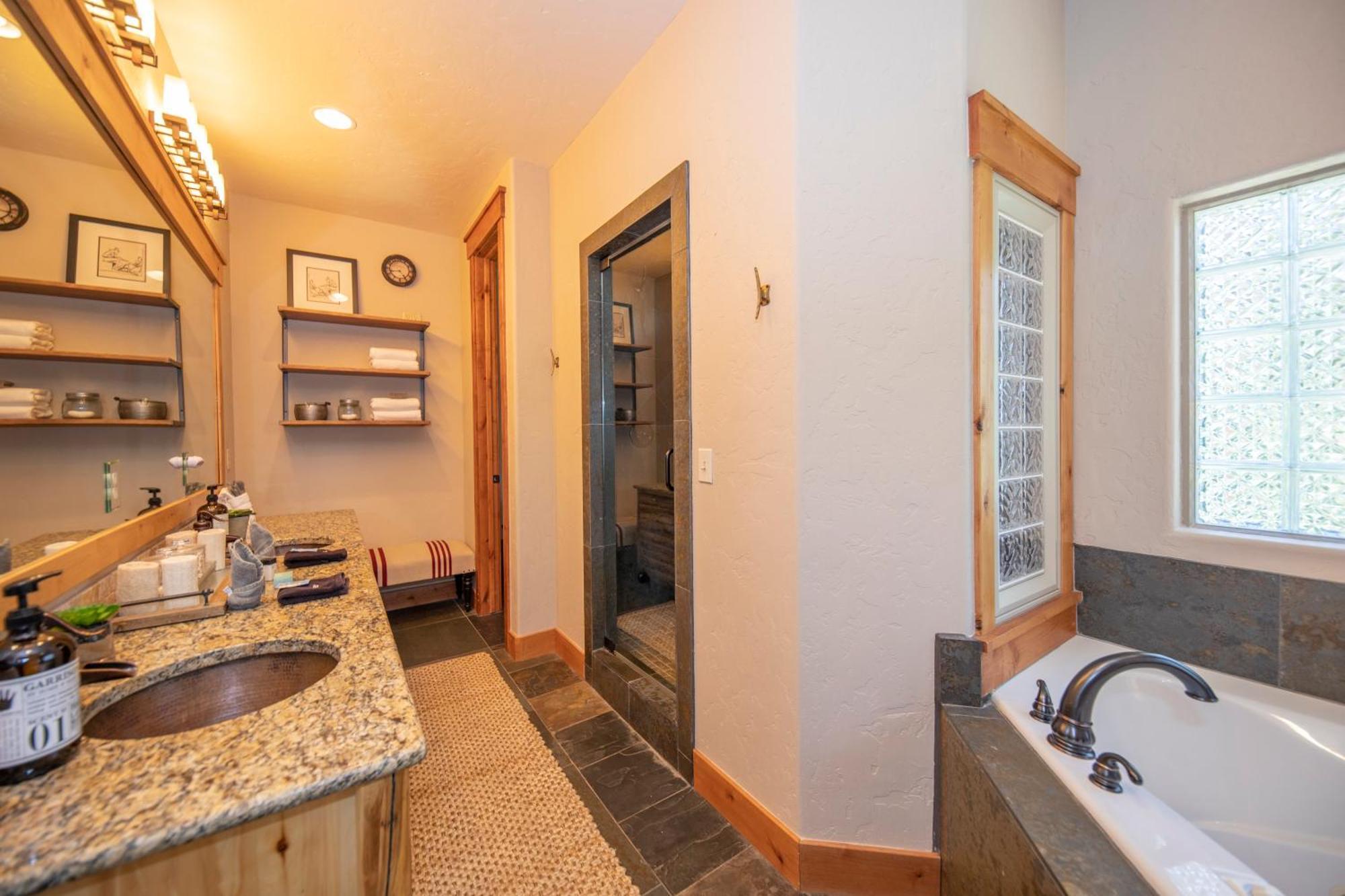Expansive Elegance At Base Of Peak 8, 6 En-suites, 9 Fireplaces, Game Tables, Hot Tub!