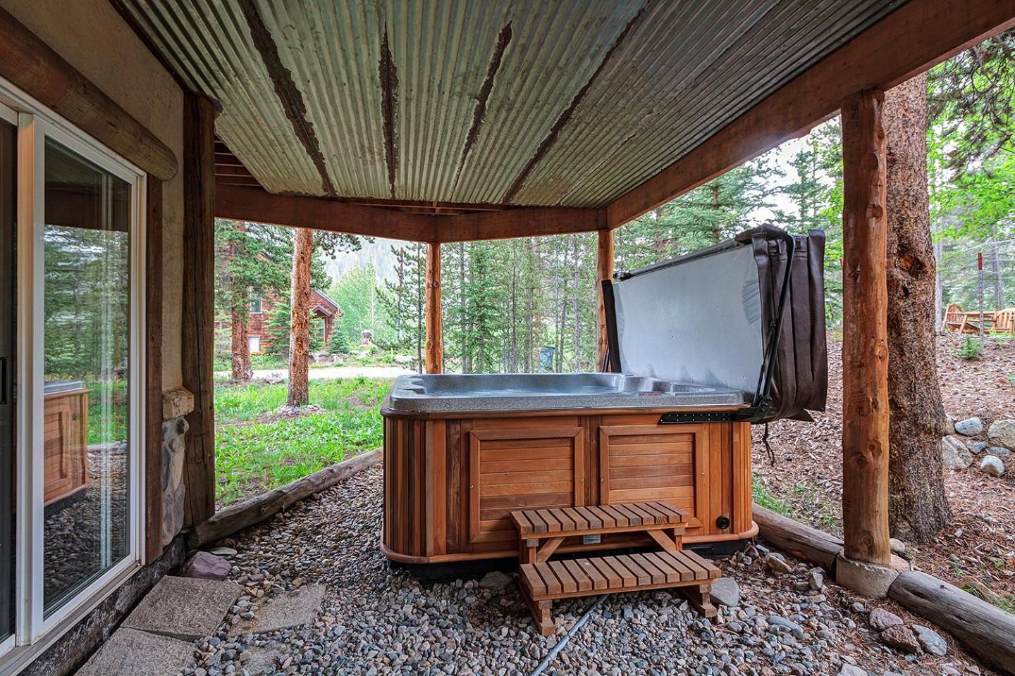 Gorgeous Updated Mountain Just Minutes From The Slopes, Private Hot Tub, Pool Table! *