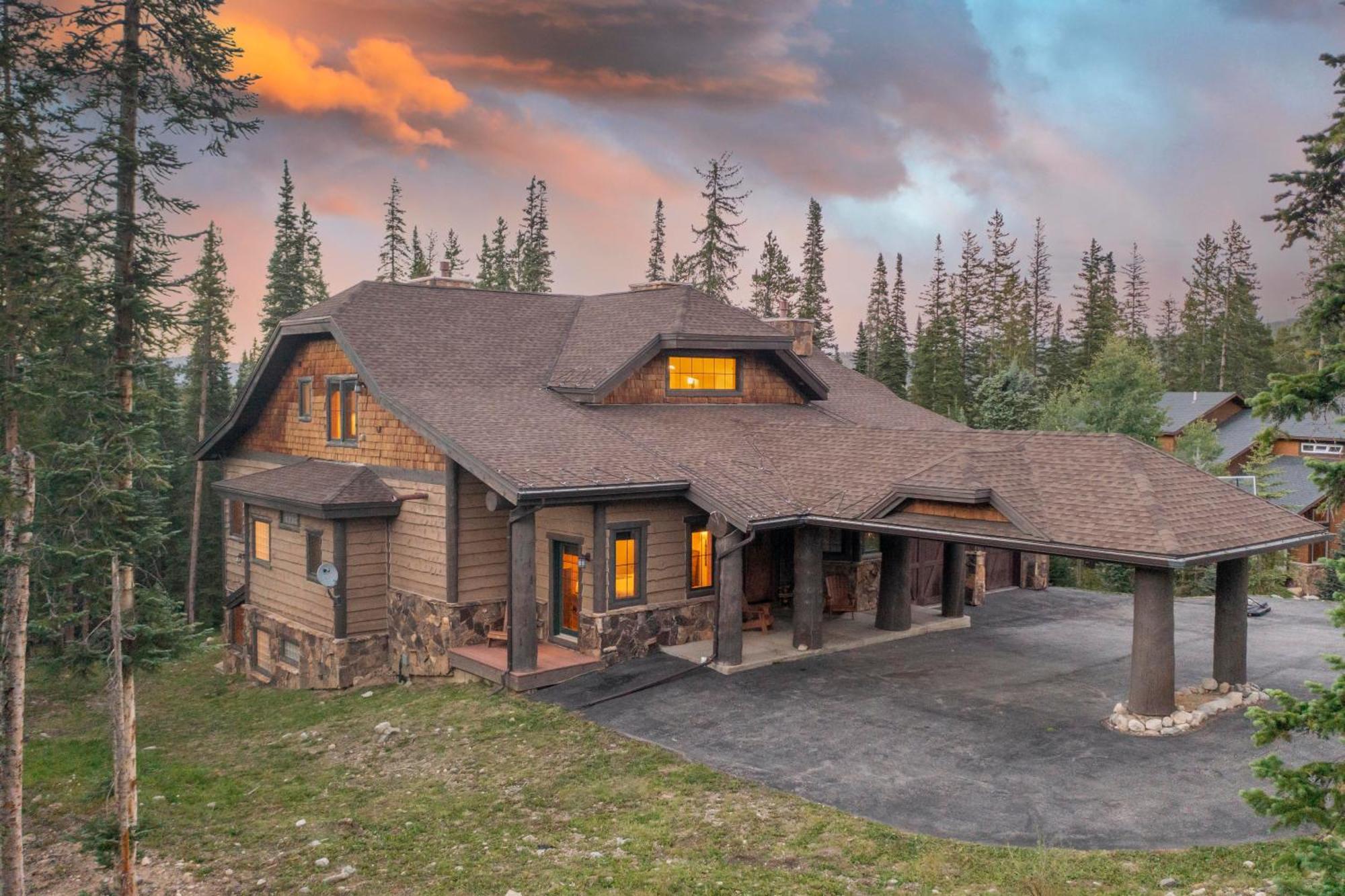Holiday home Expansive Elegance At Base Of Peak 8, 6 En-suites, 9 Fireplaces, Game Tables, Hot Tub! Breckenridge