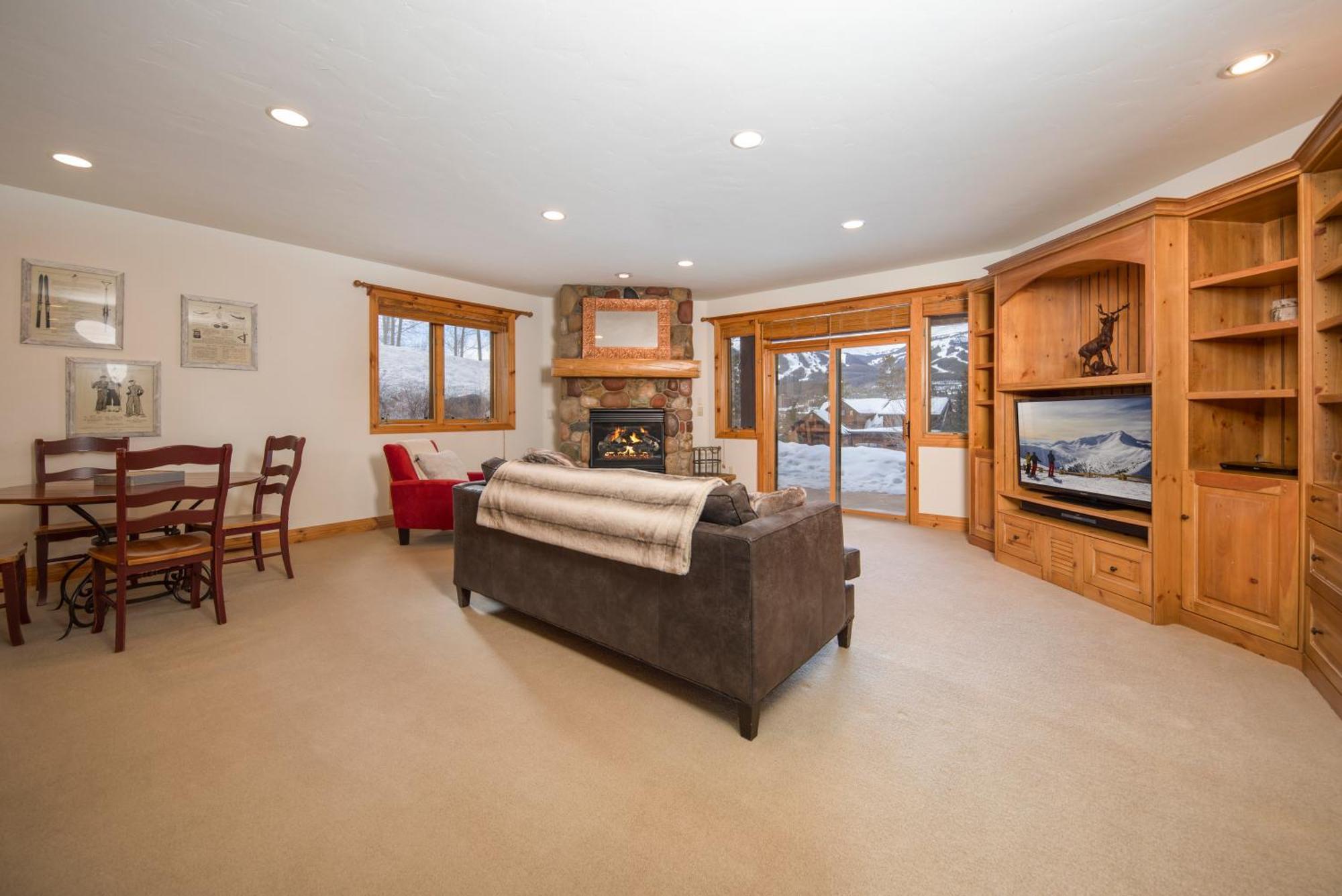 Walking Distance To Downtown Breck, Stunning Panorama, Hot Tub, Foosball, Arcade Machine!
