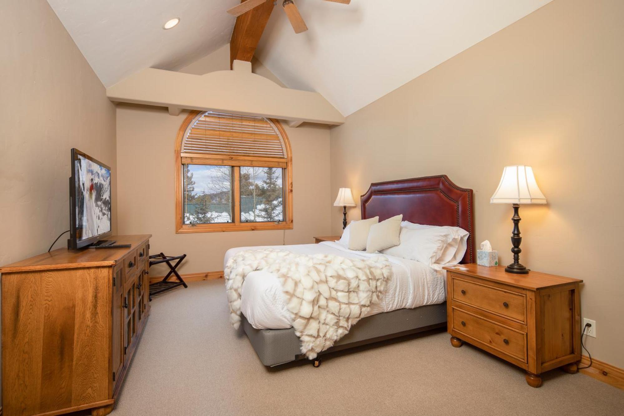 Walking Distance To Downtown Breck, Stunning Panorama, Hot Tub, Foosball, Arcade Machine! Holiday home *